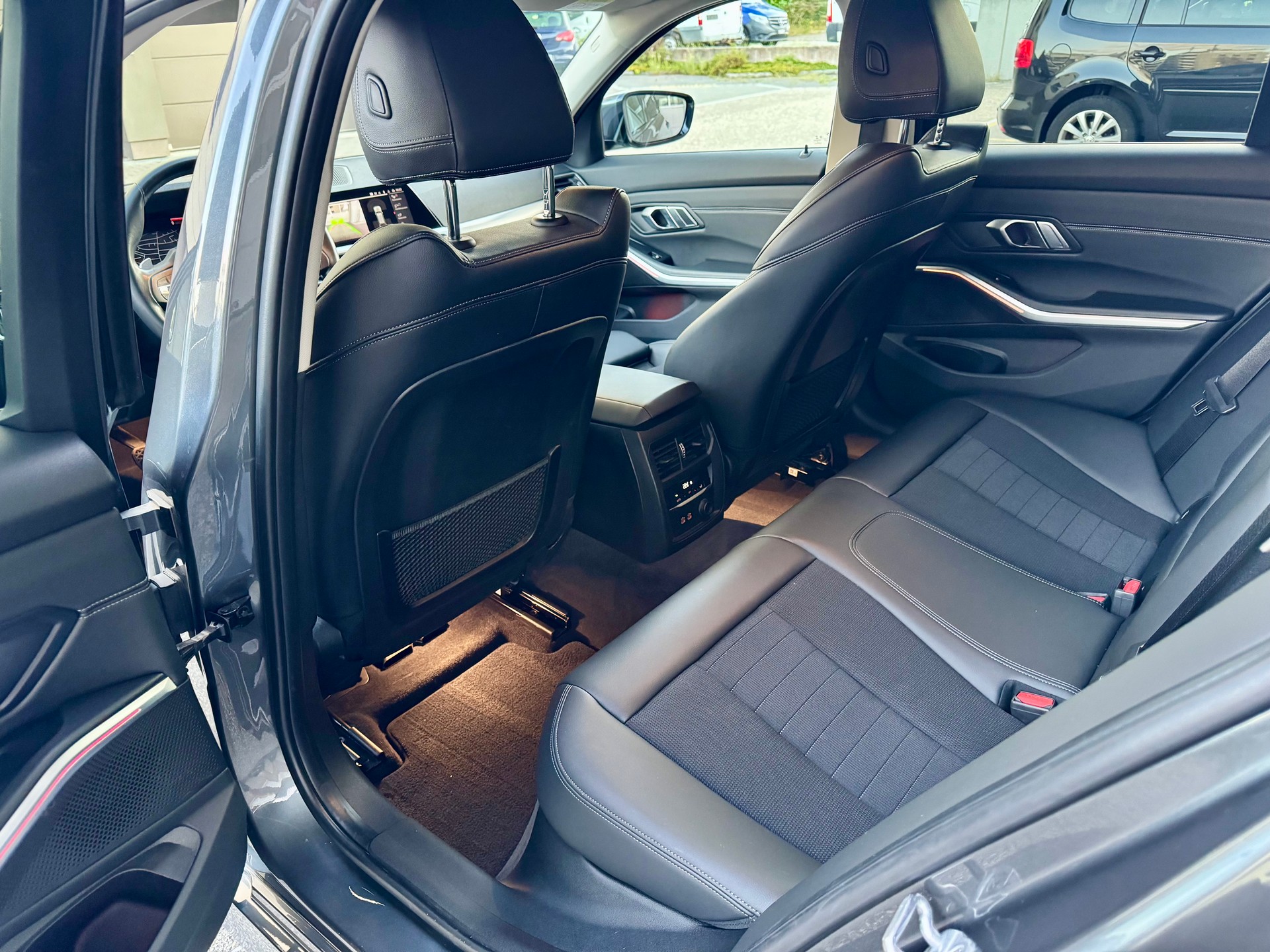 BMW 320d Touring Sport Line Steptronic * Ab MFK & Service *-image-11