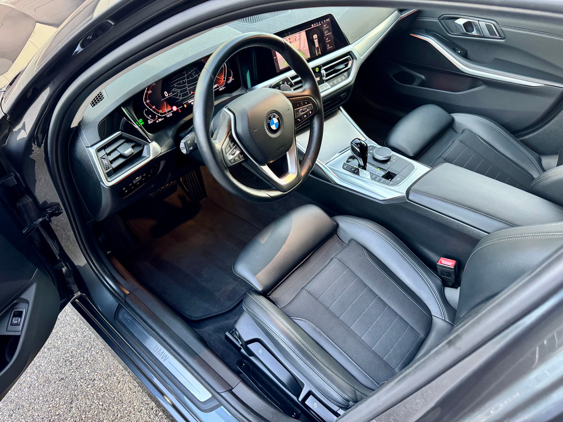 BMW 320d Touring Sport Line Steptronic * Ab MFK & Service *-image-7