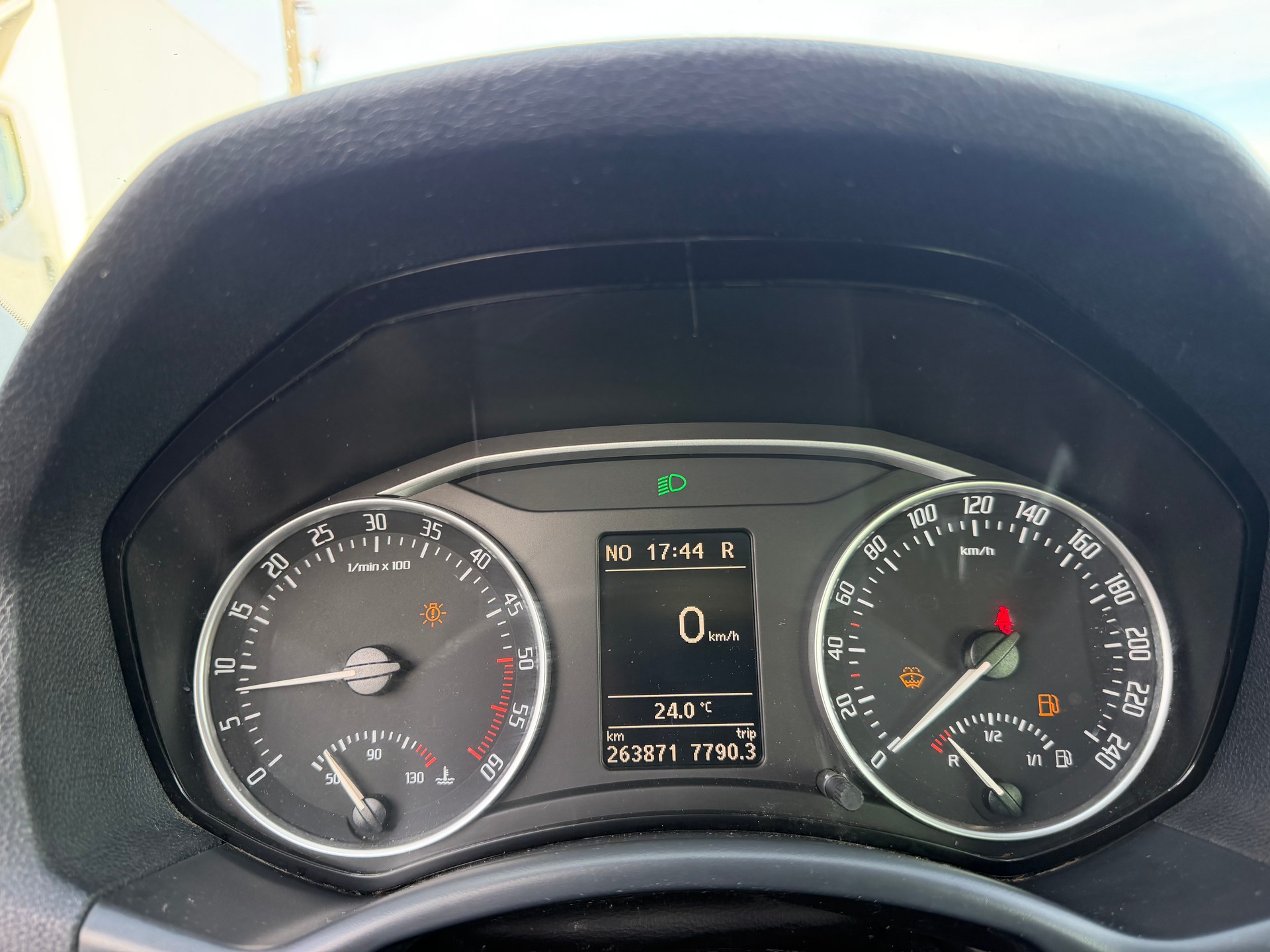 SKODA Octavia Combi 2.0 TDI Scout 4x4 DSG-image-11