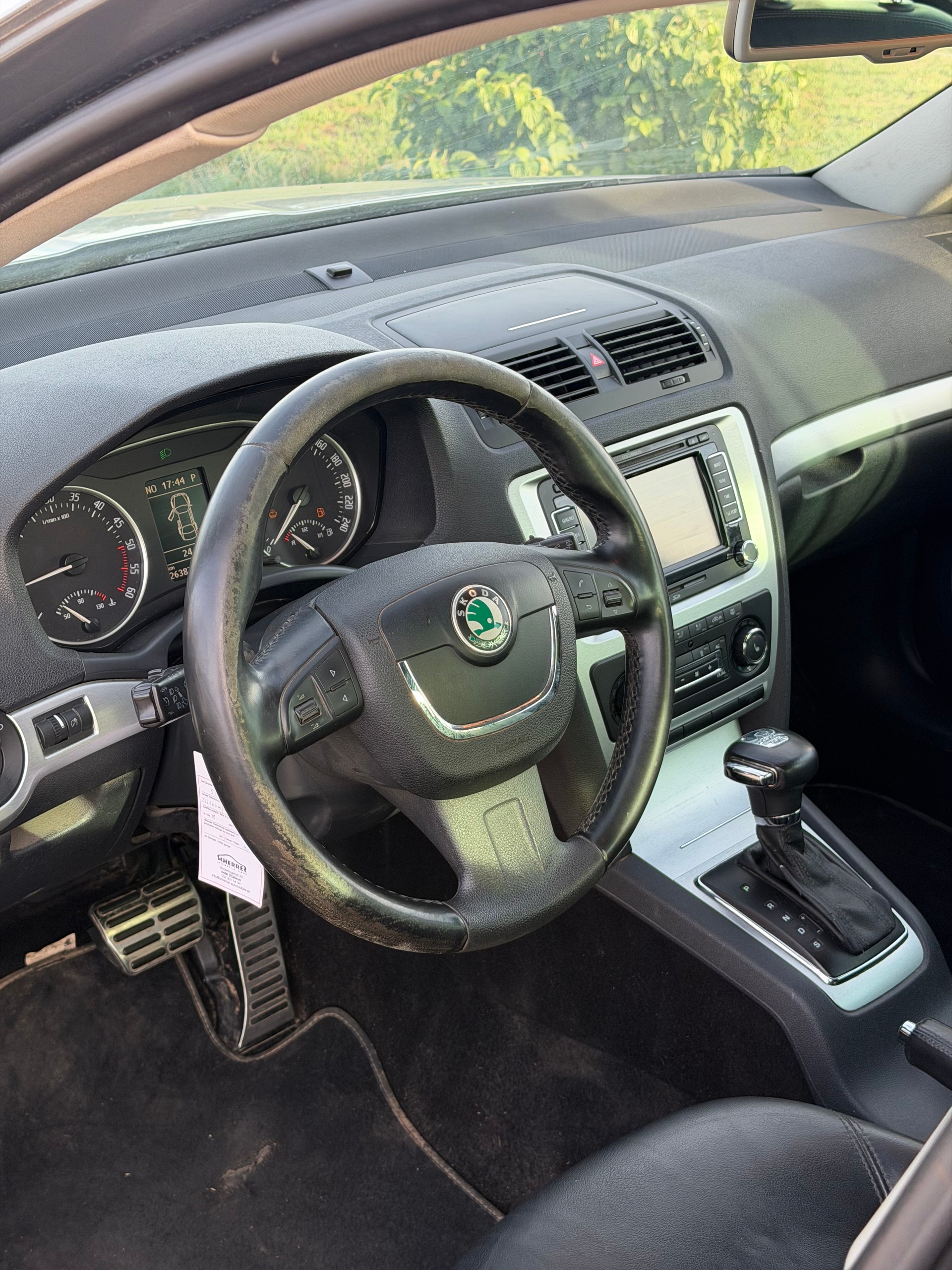 SKODA Octavia Combi 2.0 TDI Scout 4x4 DSG-image-9
