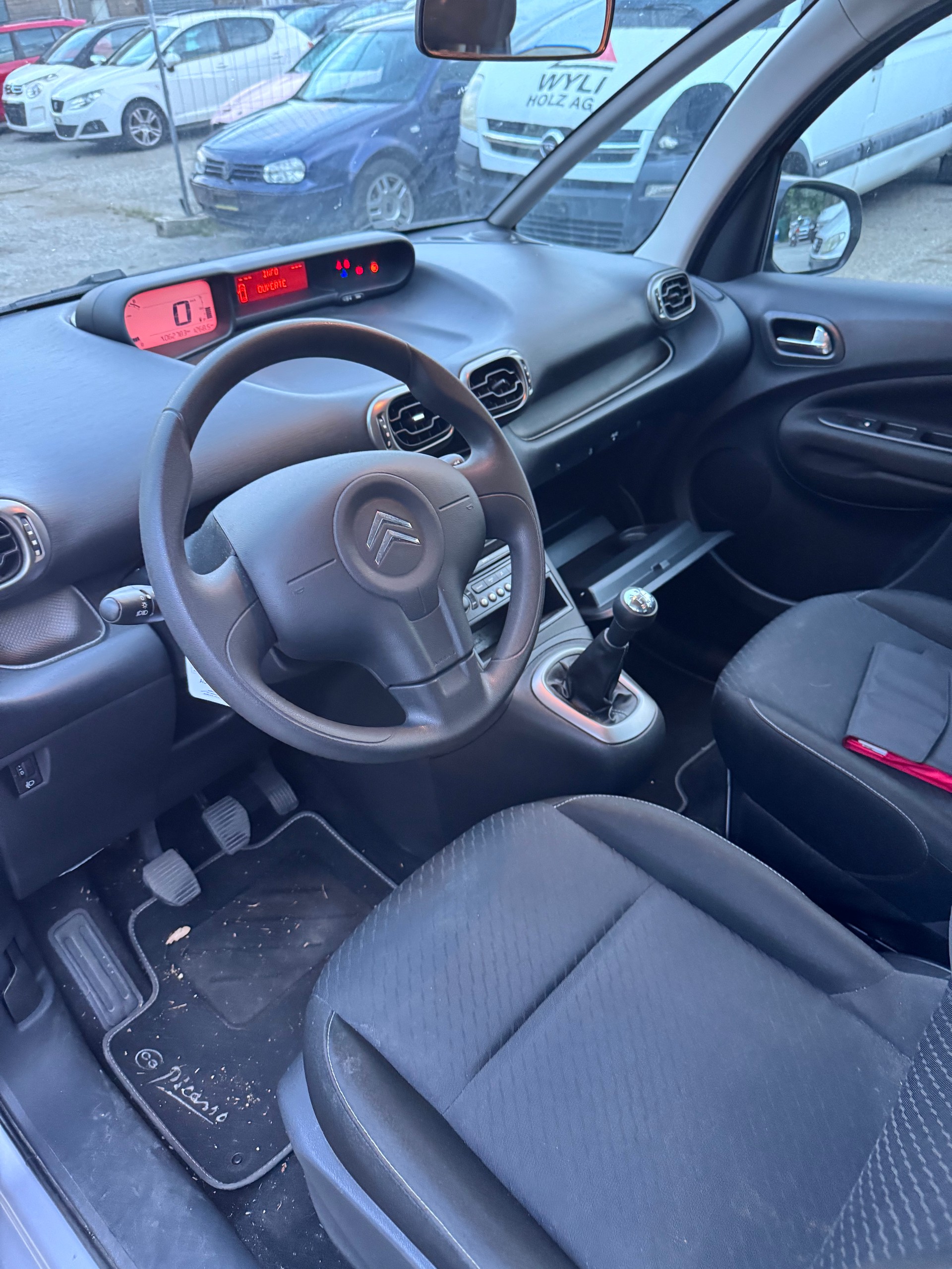 CITROEN C3 Picasso 1.4i 16V Essentiel (X)-image-9