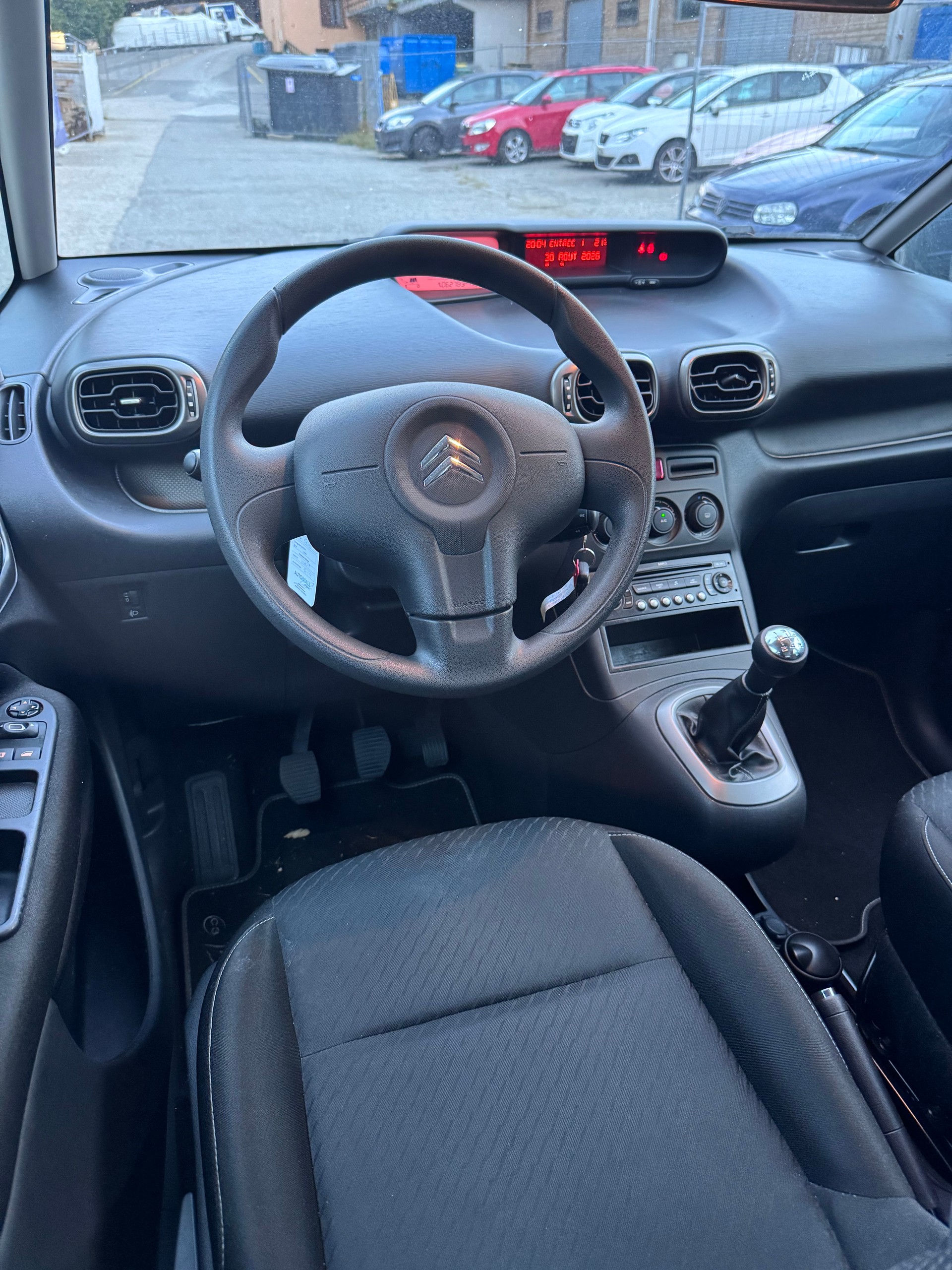 CITROEN C3 Picasso 1.4i 16V Essentiel (X)-image-1