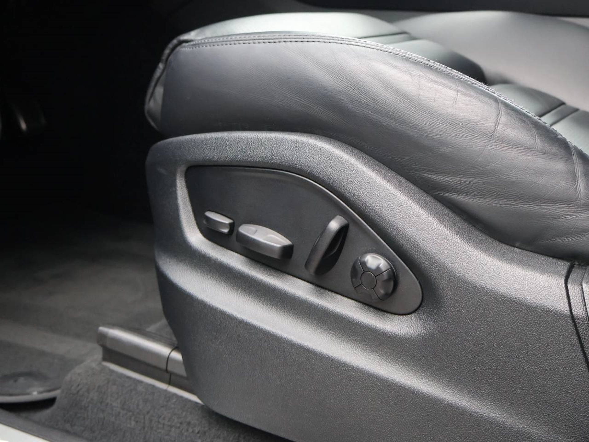 PORSCHE Cayenne S E-Hybrid Coupé-image-27