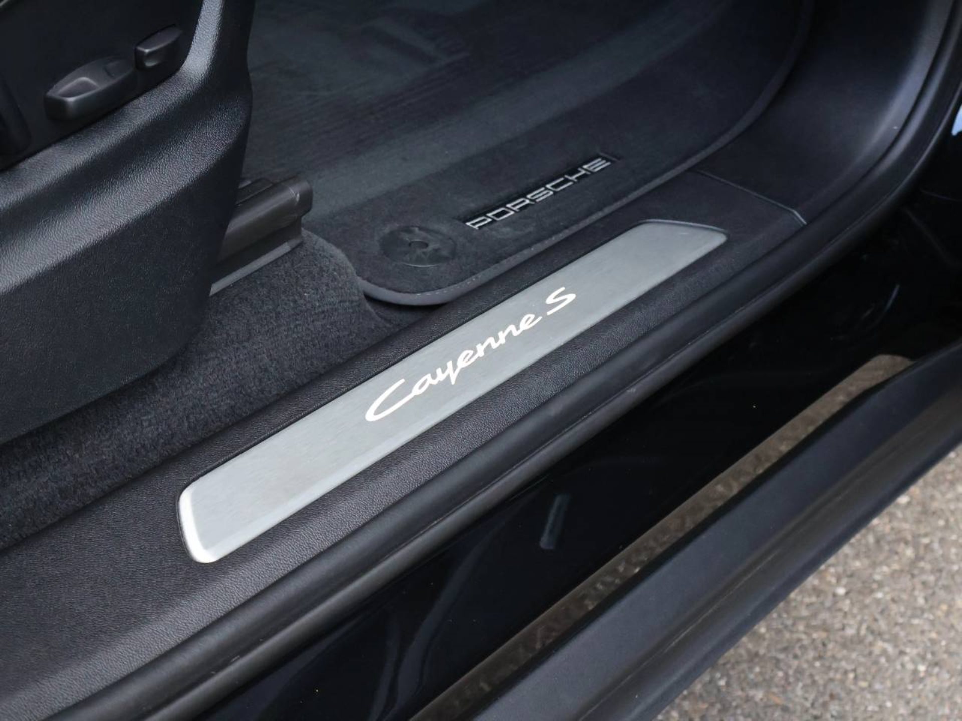 PORSCHE Cayenne S E-Hybrid Coupé-image-30
