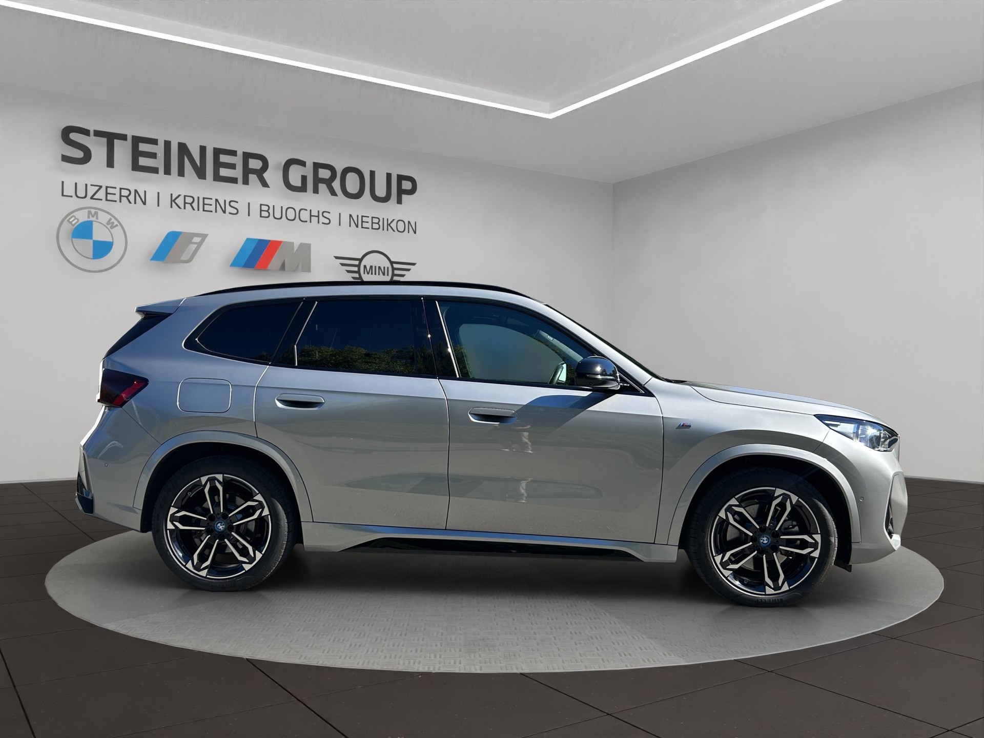 BMW iX1 xDrive 30 M Sport-image-4