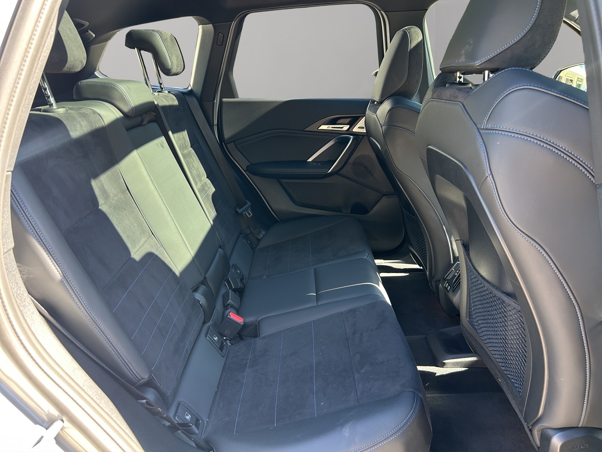 BMW iX1 xDrive 30 M Sport-image-22