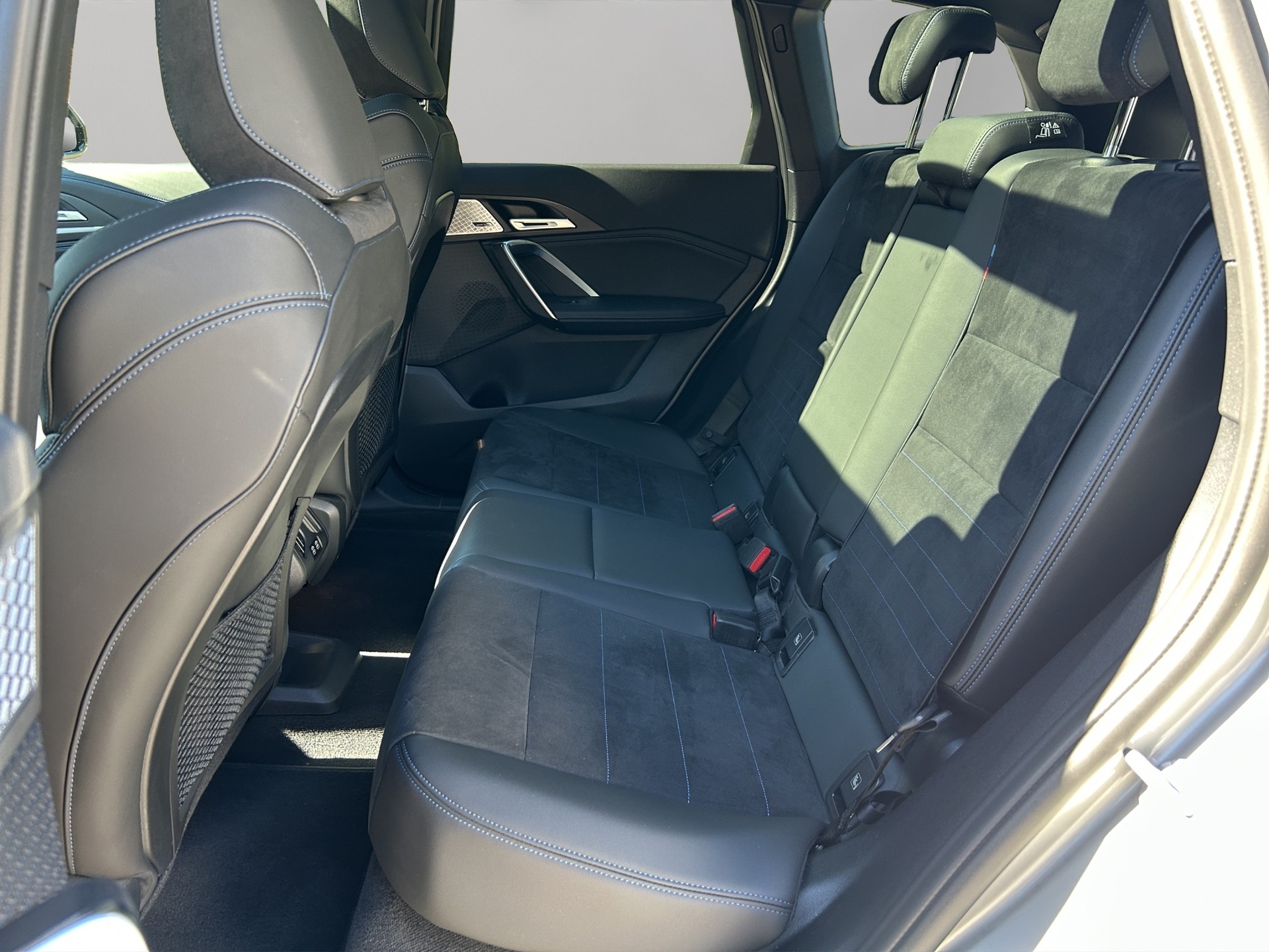 BMW iX1 xDrive 30 M Sport-image-19