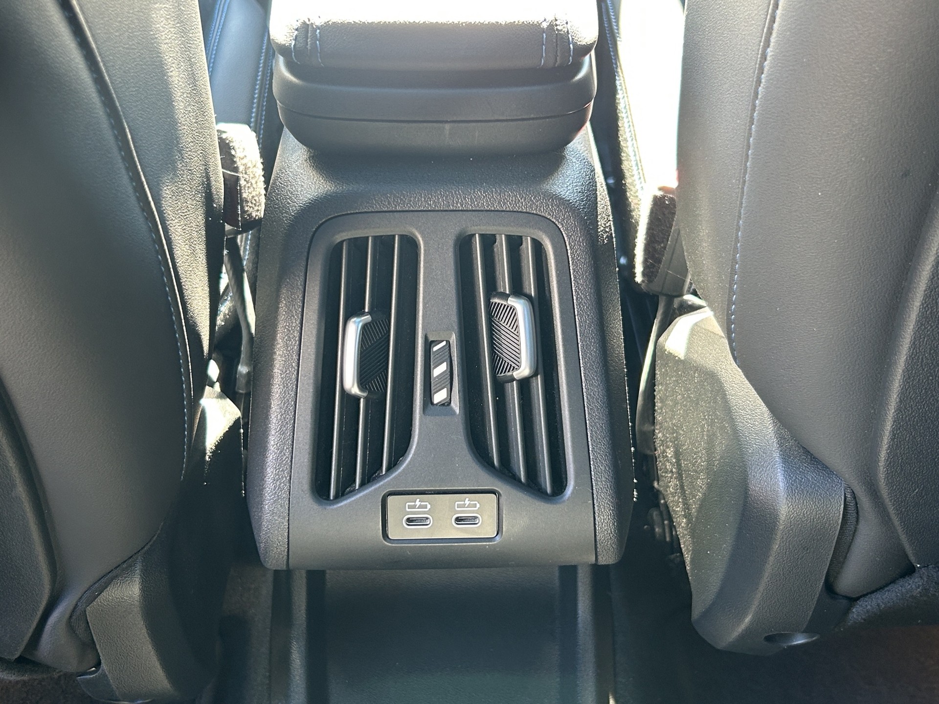 BMW iX1 xDrive 30 M Sport-image-18
