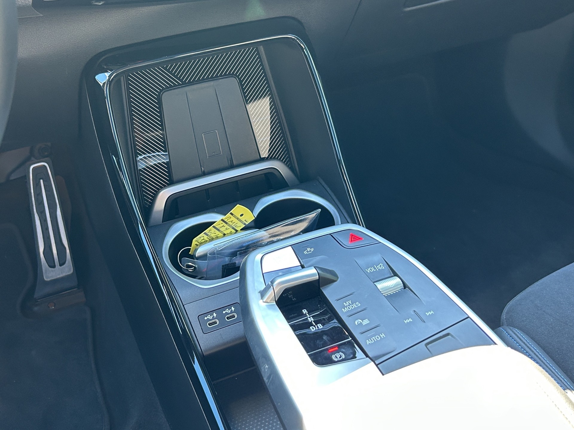 BMW iX1 xDrive 30 M Sport-image-17