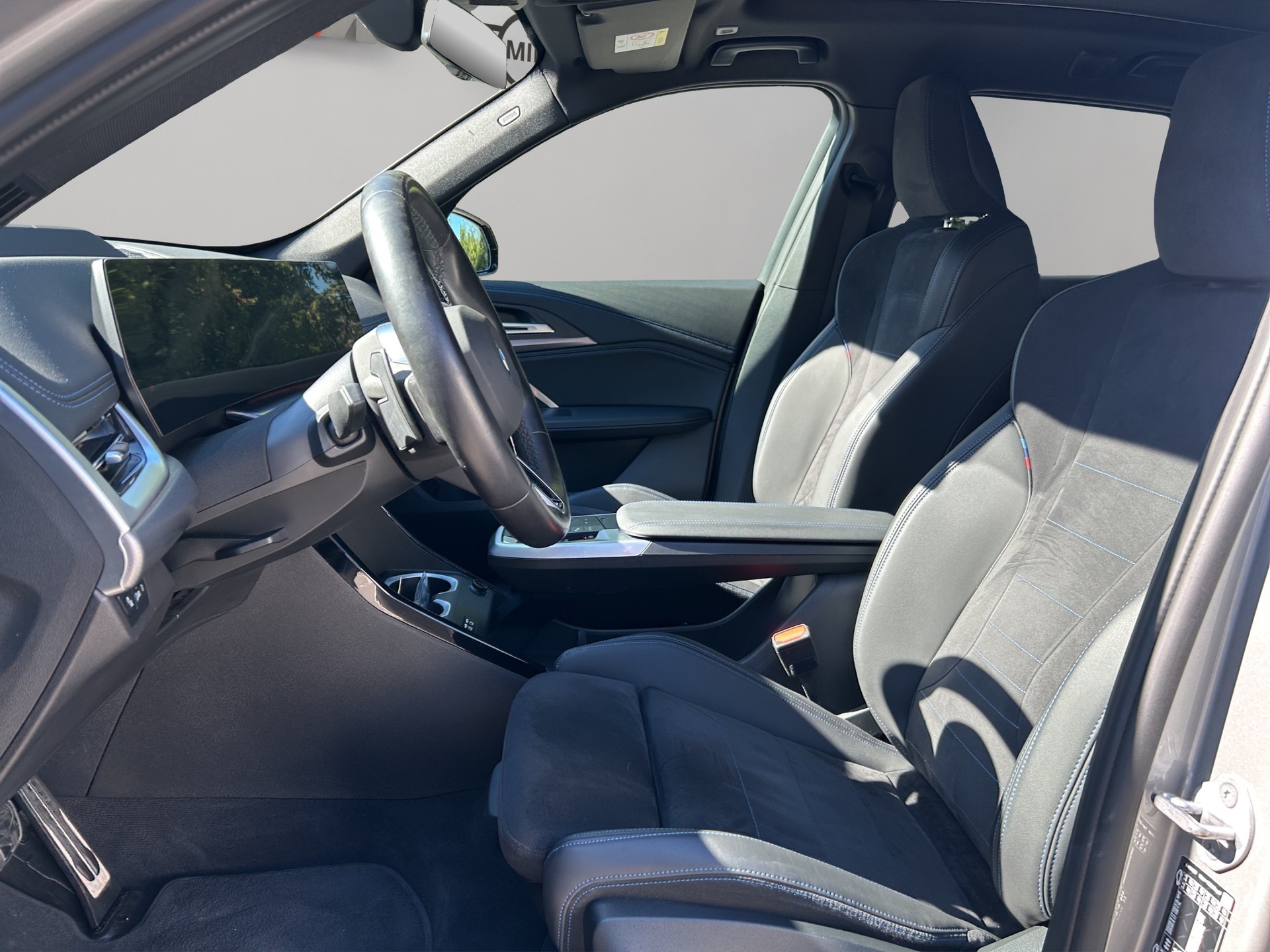 BMW iX1 xDrive 30 M Sport-image-11