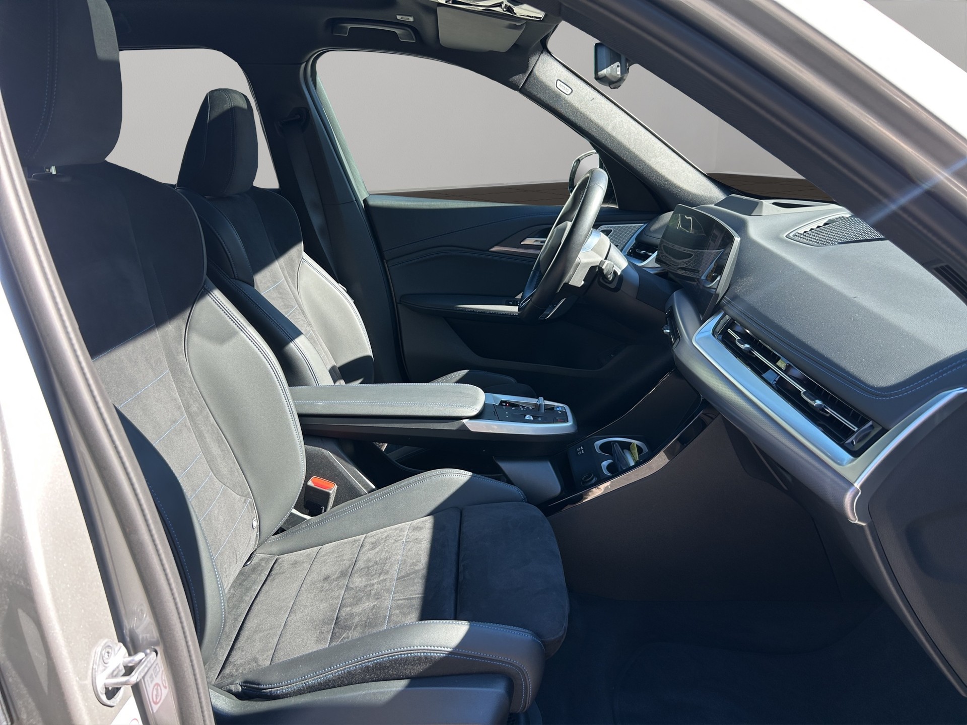 BMW iX1 xDrive 30 M Sport-image-21