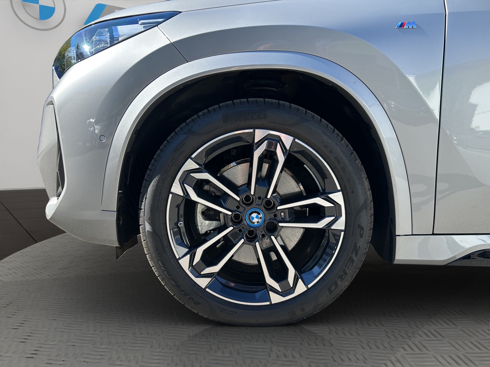BMW iX1 xDrive 30 M Sport-image-9