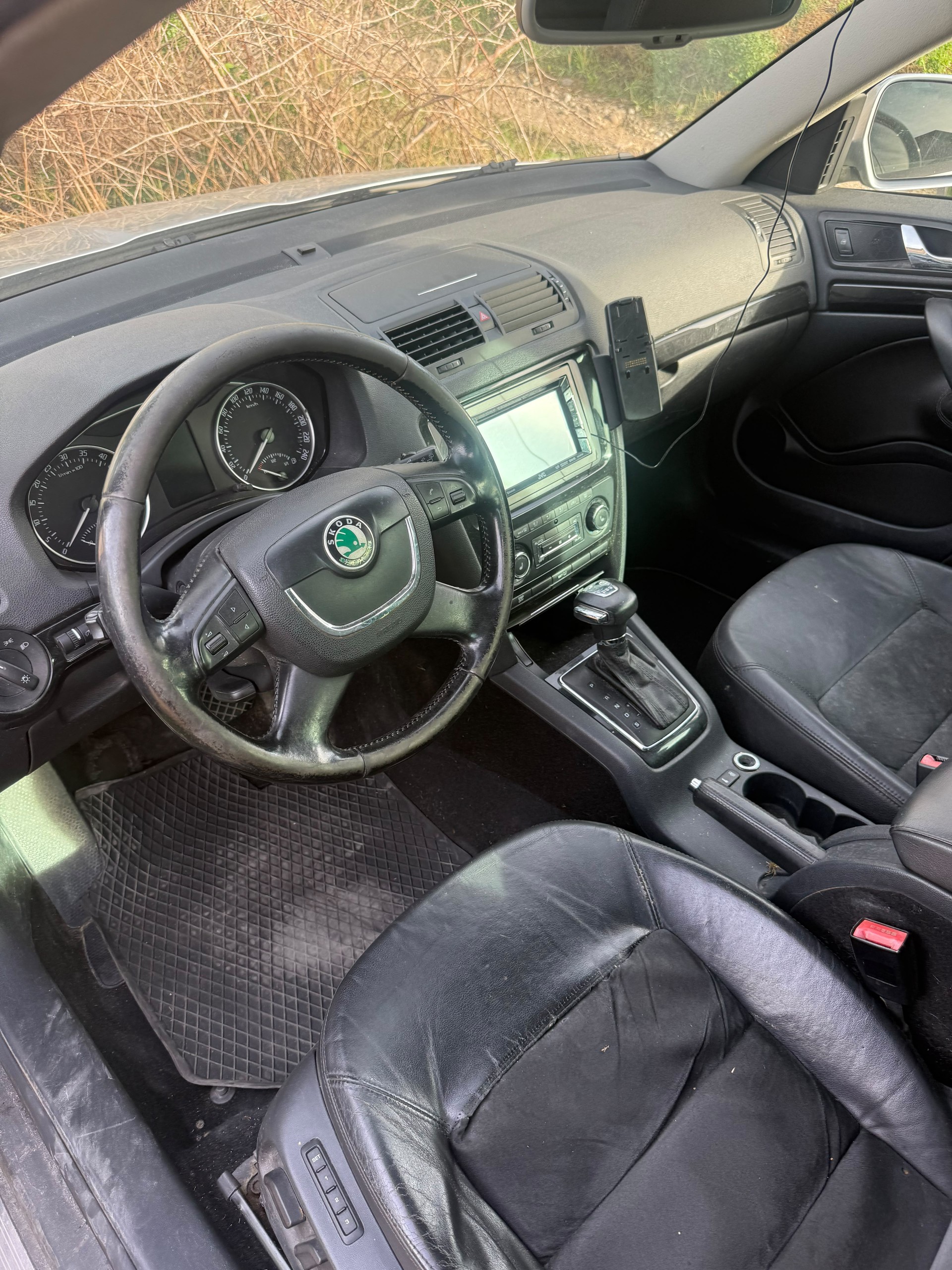 SKODA Octavia Combi 2.0 TDI Ambiente DSG-image-5