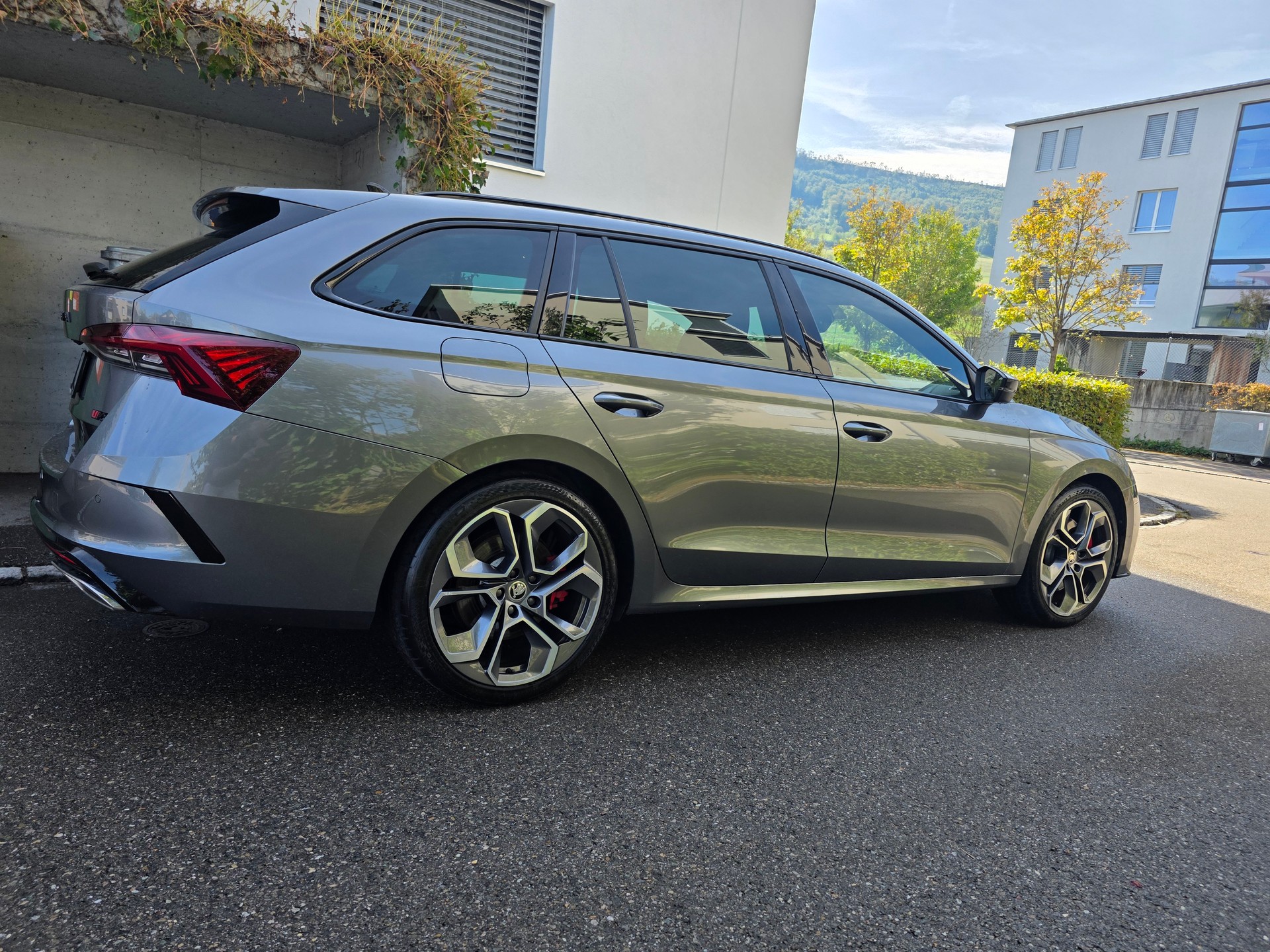 SKODA Octavia Combi 2.0 TSI DSG RS-image-3