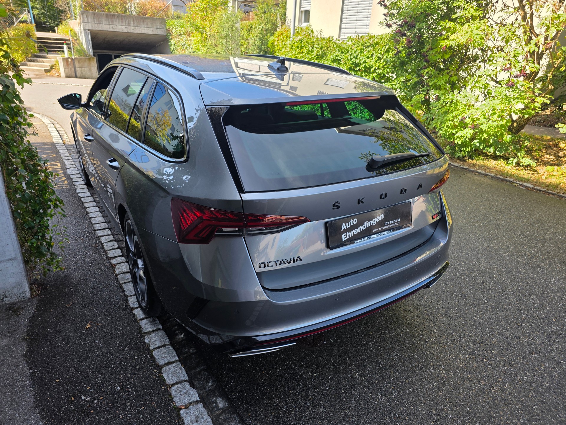 SKODA Octavia Combi 2.0 TSI DSG RS-image-6