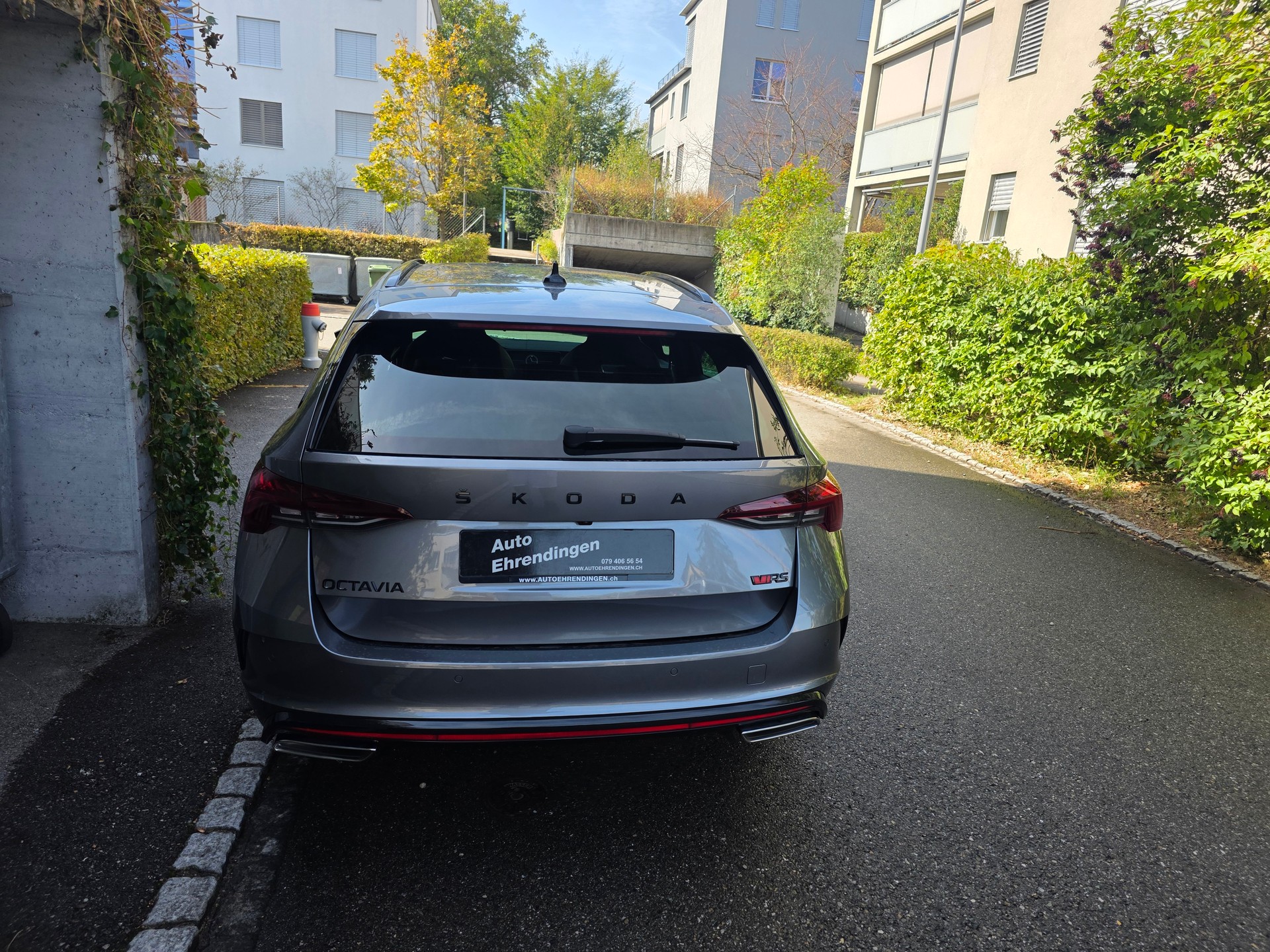 SKODA Octavia Combi 2.0 TSI DSG RS-image-4