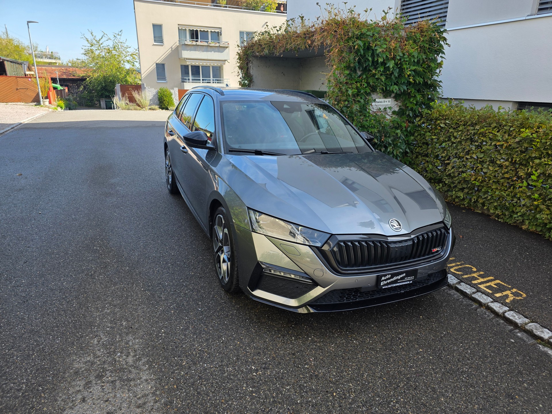 SKODA Octavia Combi 2.0 TSI DSG RS-image-2