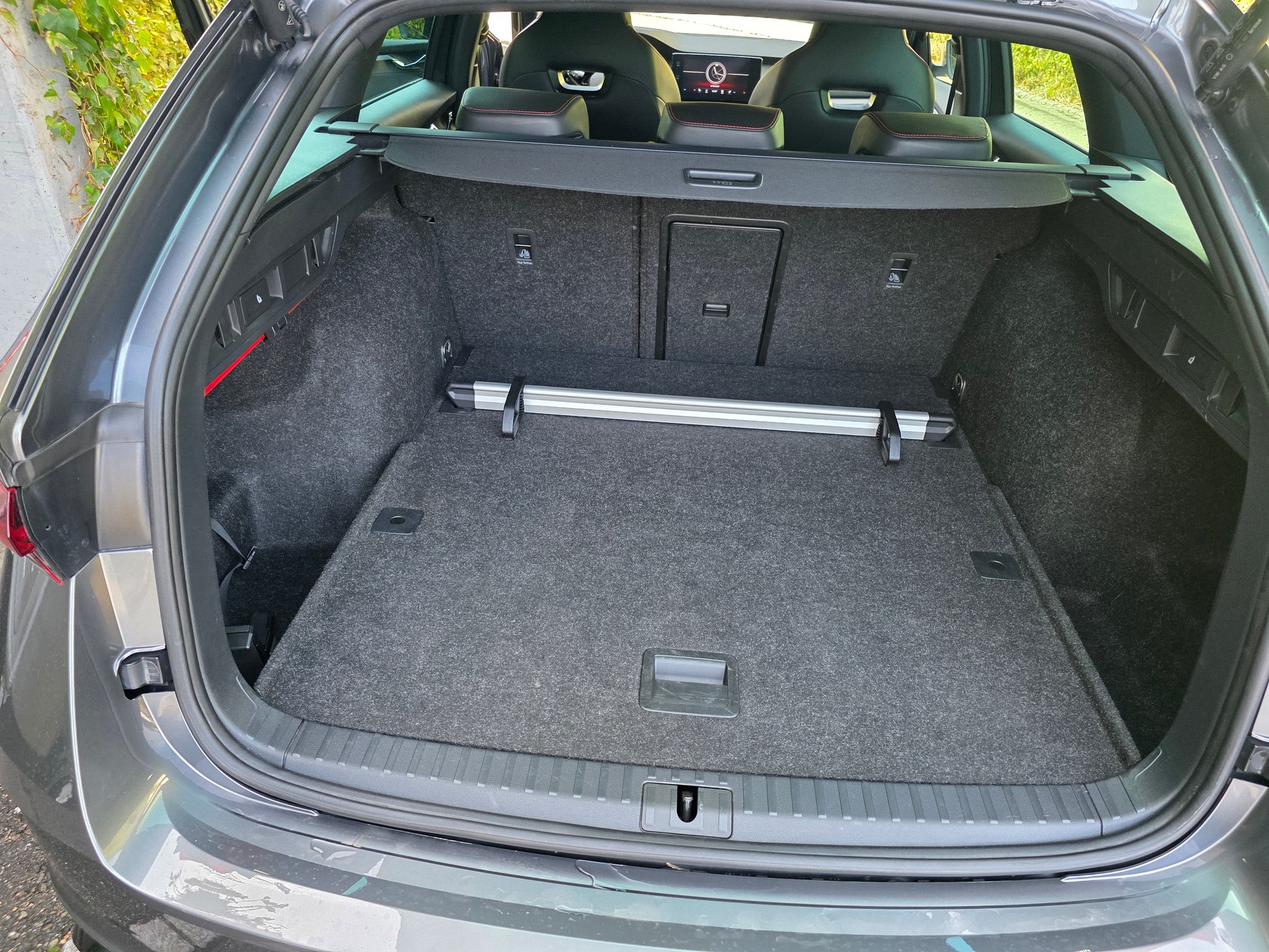 SKODA Octavia Combi 2.0 TSI DSG RS-image-10