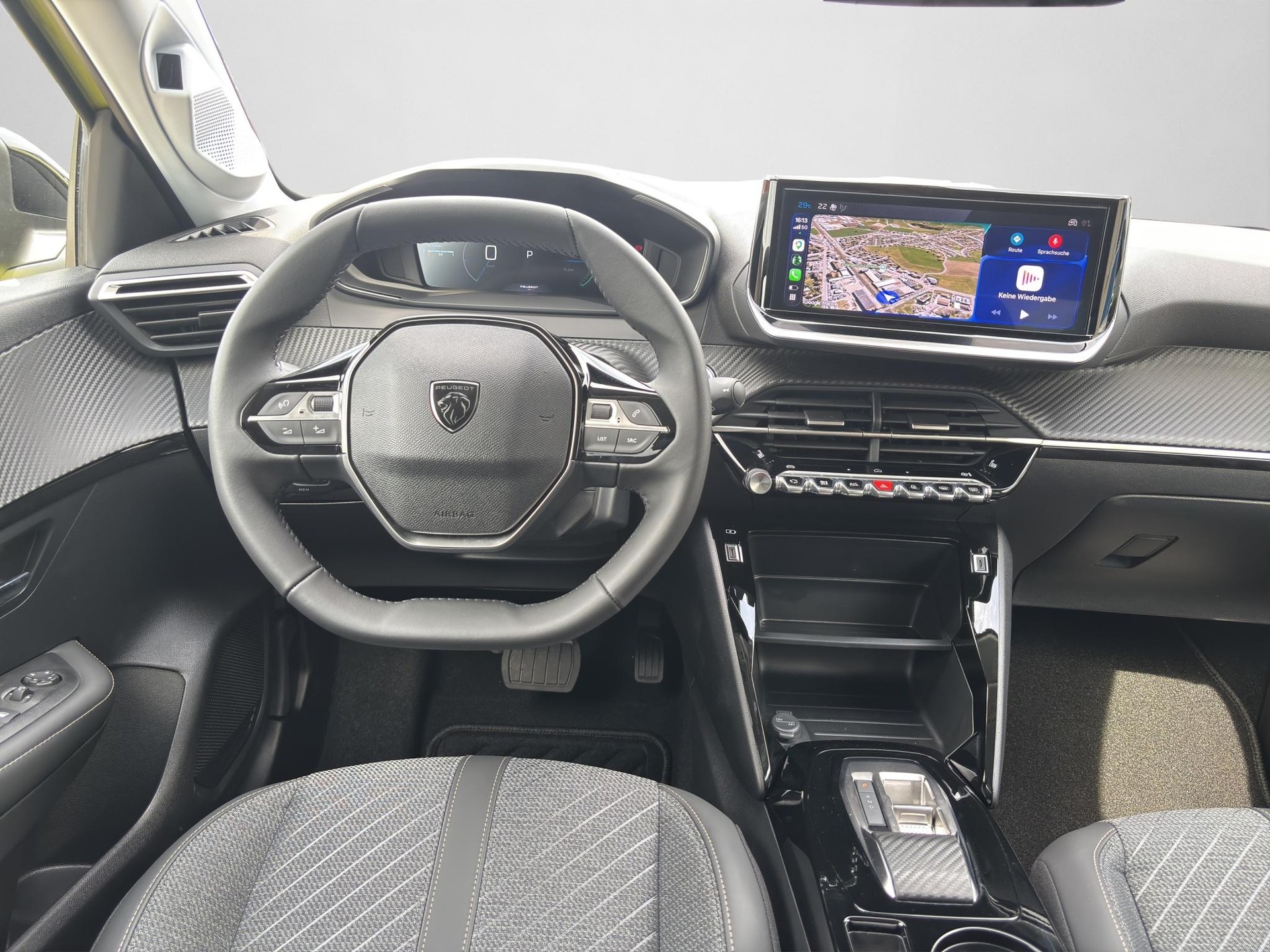 PEUGEOT 208 1.2 Hybrid Allure-image-3