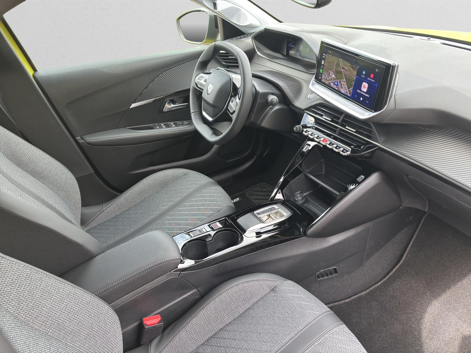 PEUGEOT 208 1.2 Hybrid Allure-image-8