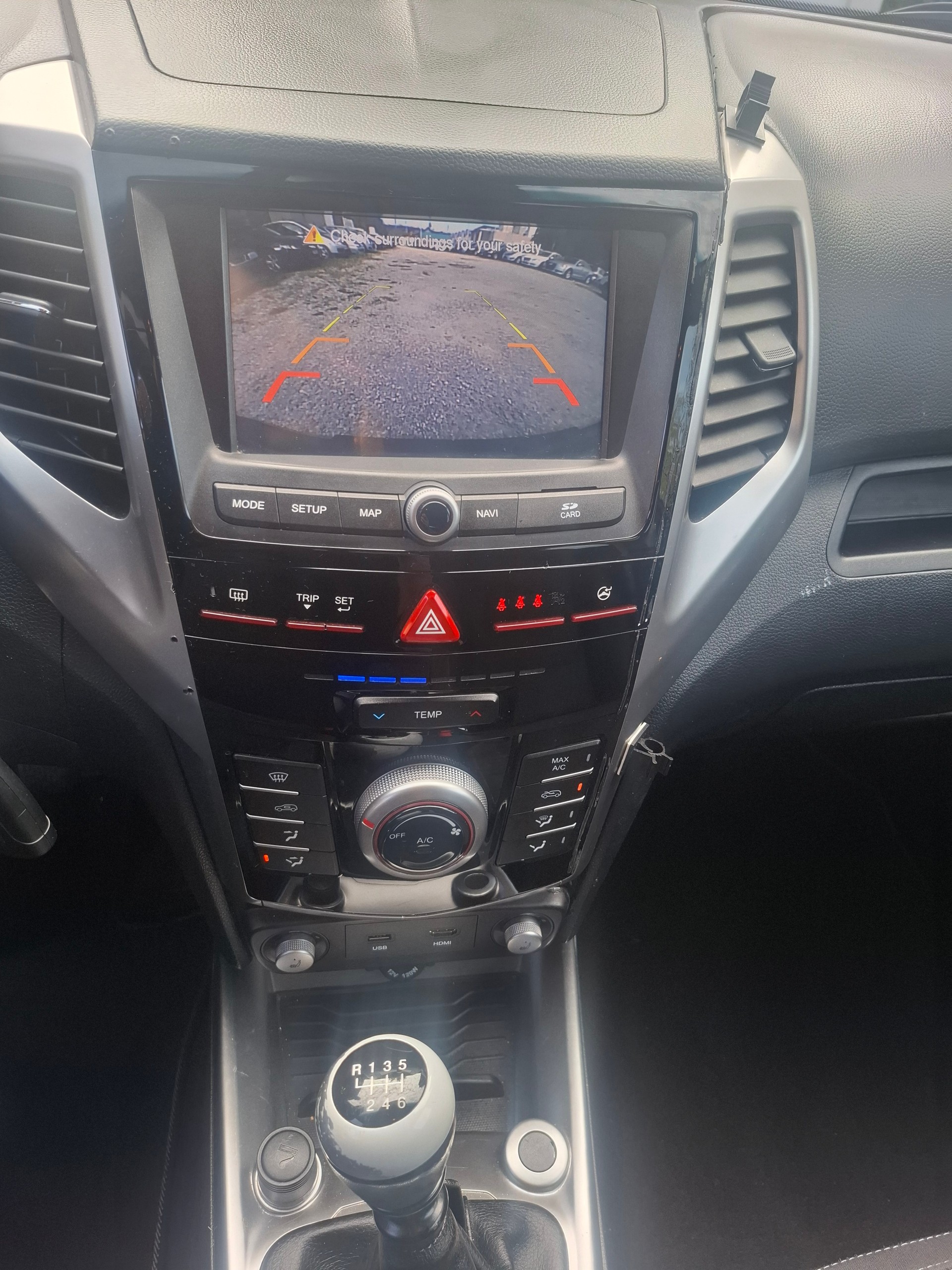 KGM-SsangYong Tivoli 1.6 eXDi Cityscape 4WD-image-11