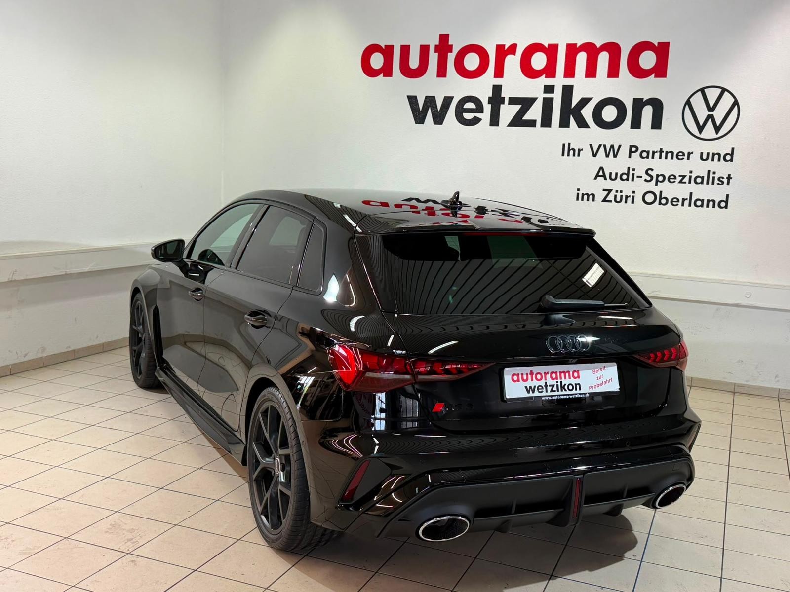 AUDI RS3 Sportback 2.5 TSI quattro S-tronic-image-2