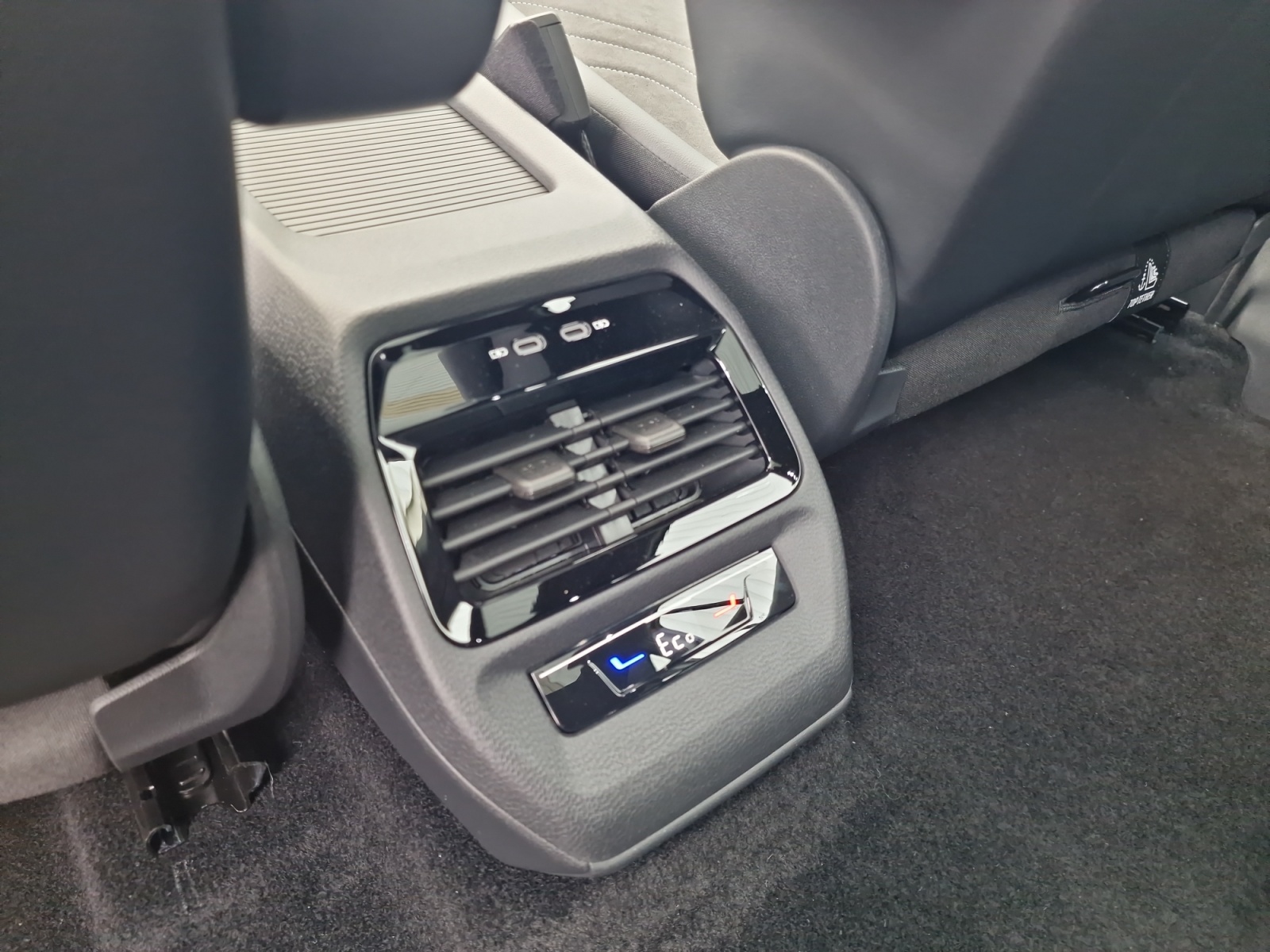 VW ID.4 Pro 77 kWh 4x4 Panorama AHK MY2027-image-24