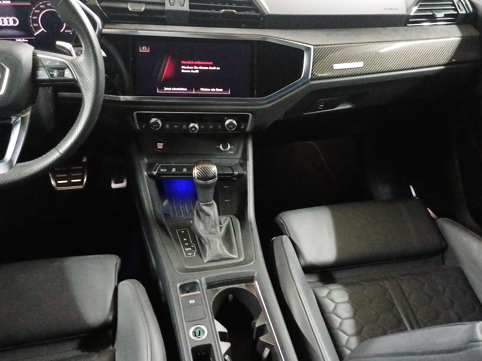 AUDI RS Q3 Sportback quattro S tronic-image-10