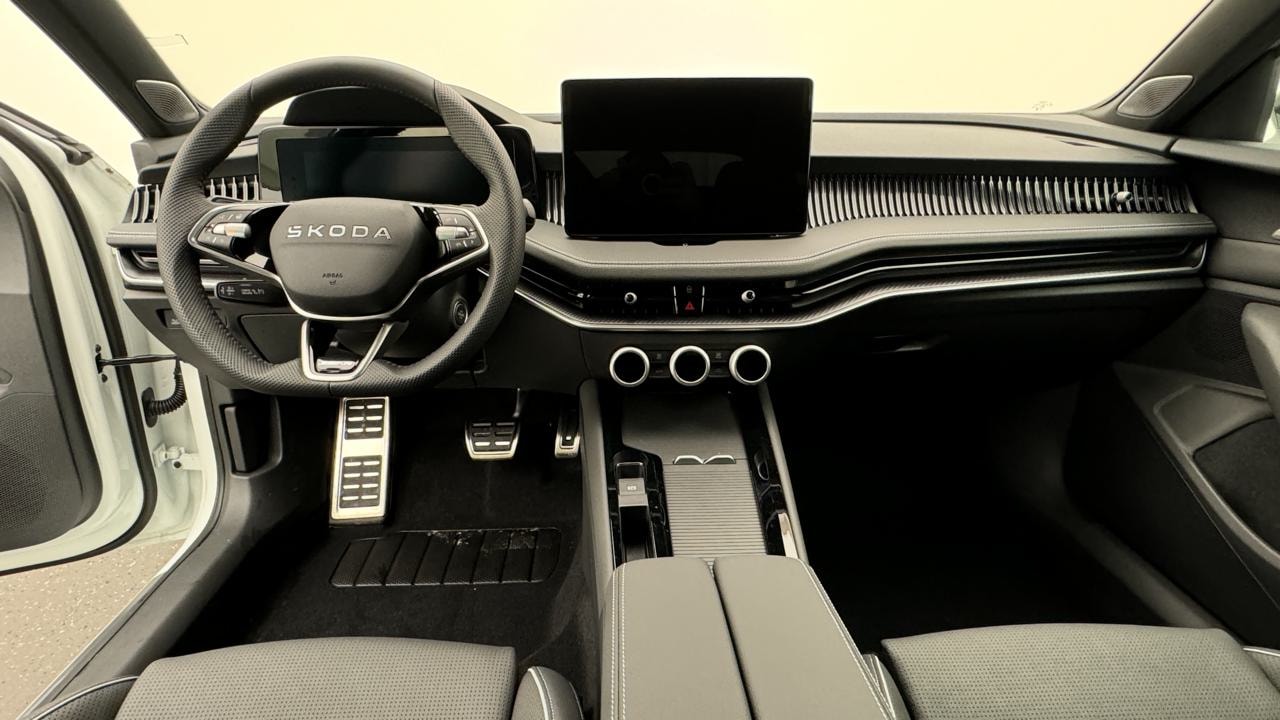 SKODA Superb Combi 2.0 TSI Sportline 4x4 DSG-image-5