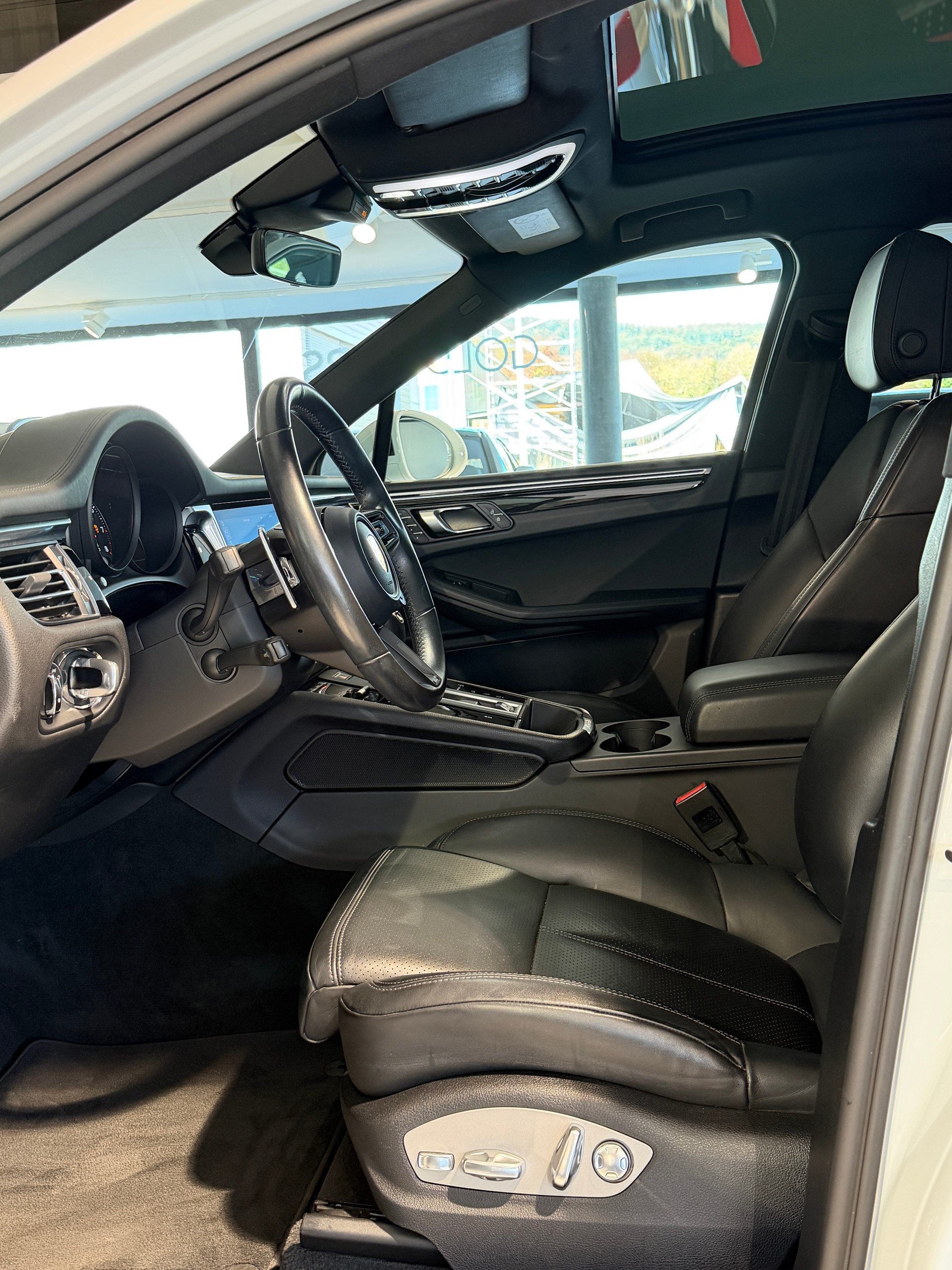 PORSCHE Macan PDK-image-8