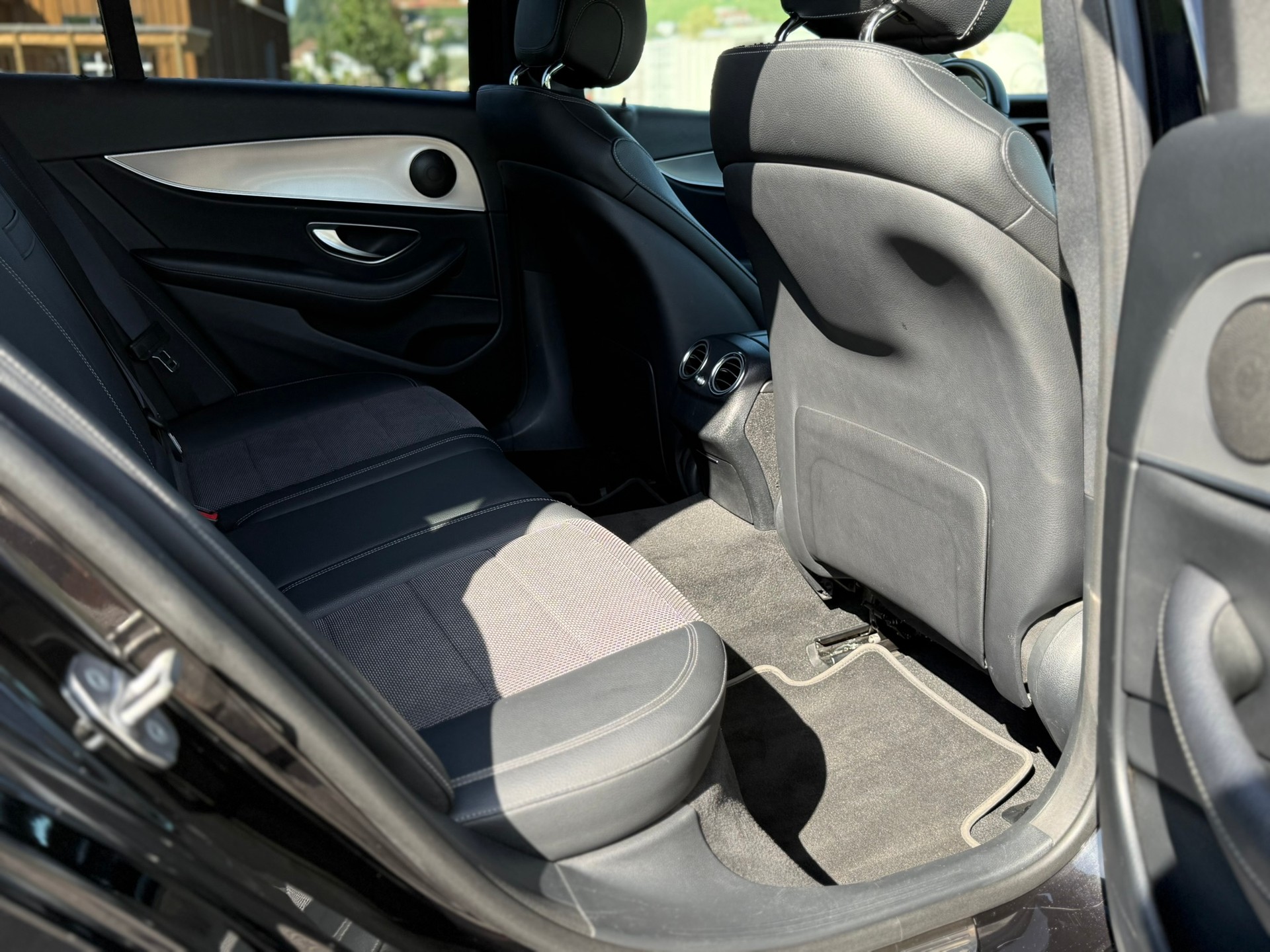 MERCEDES-BENZ E 200 Avantgarde 9G-Tronic-image-11