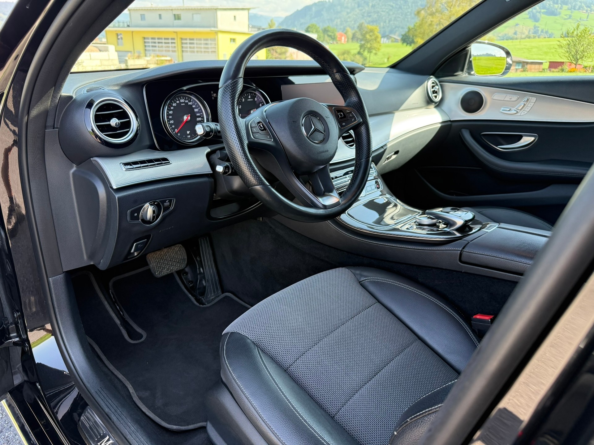 MERCEDES-BENZ E 200 Avantgarde 9G-Tronic-image-8