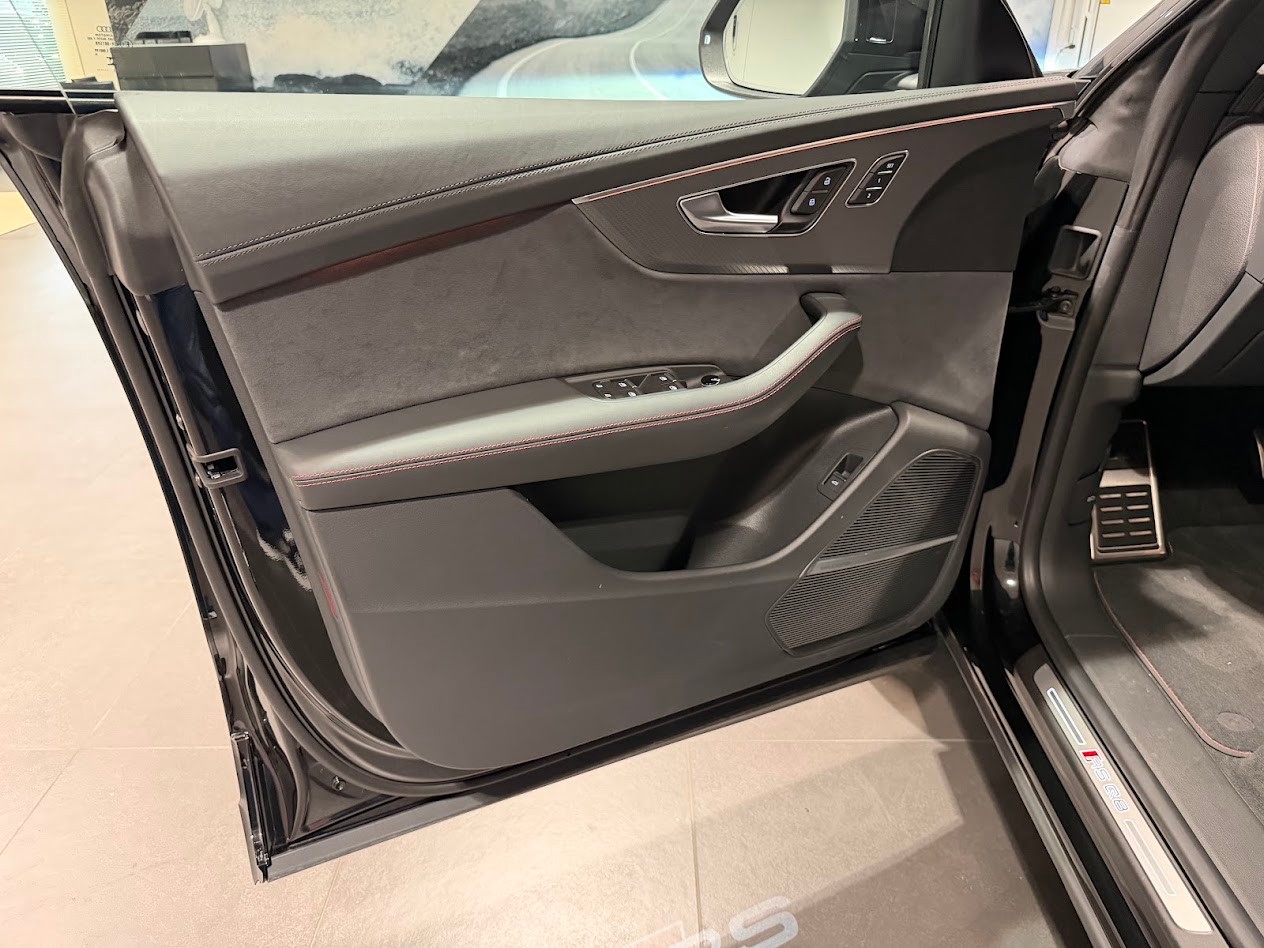 AUDI RSQ8 quattro-image-2