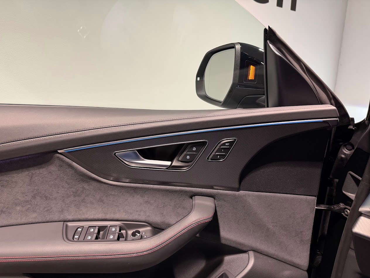 AUDI RSQ8 quattro-image-7
