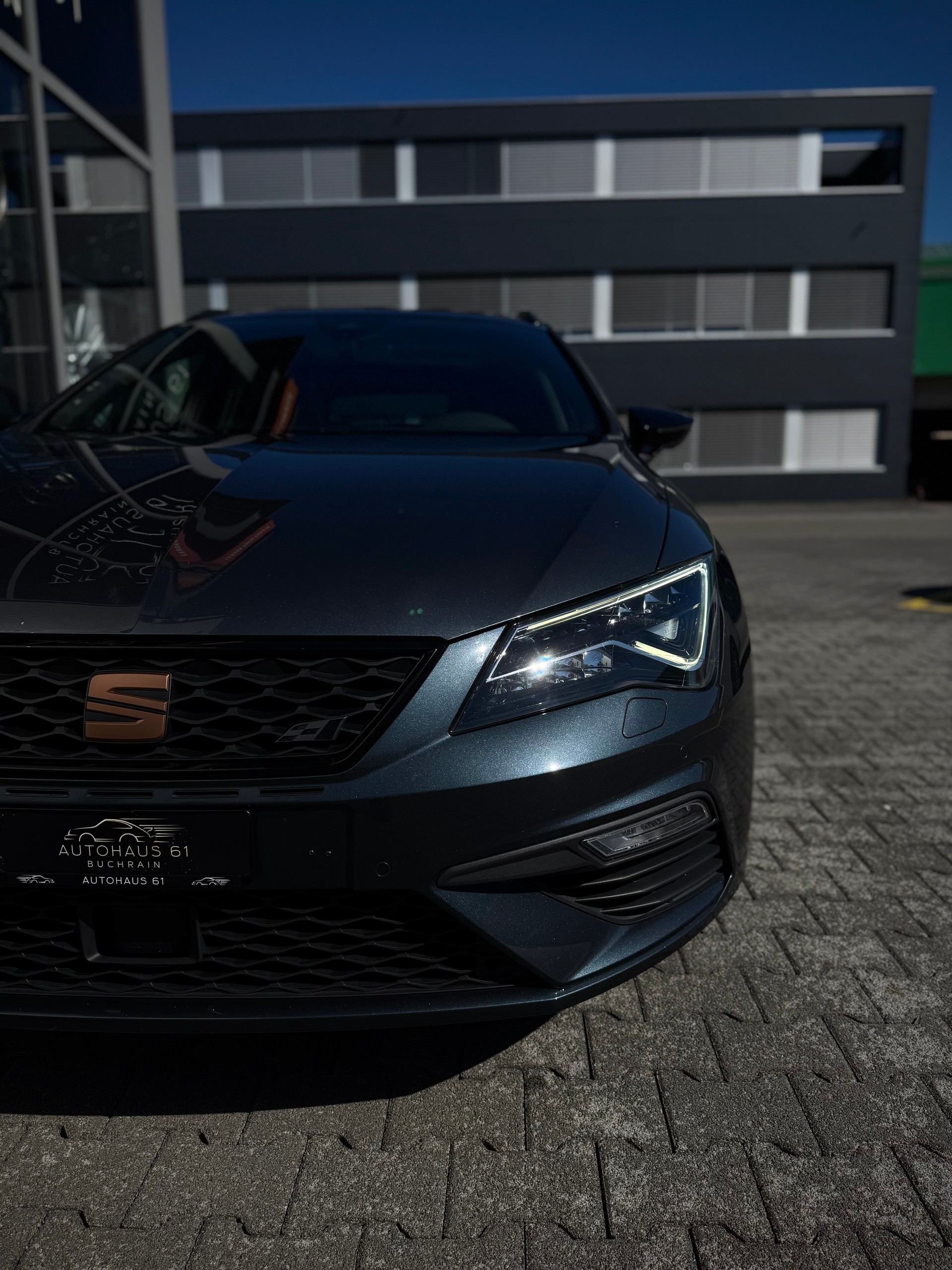 SEAT Leon ST 2.0 TSI Cupra 300 4 Drive DSG / ab MFK bei Verkauf-image-5