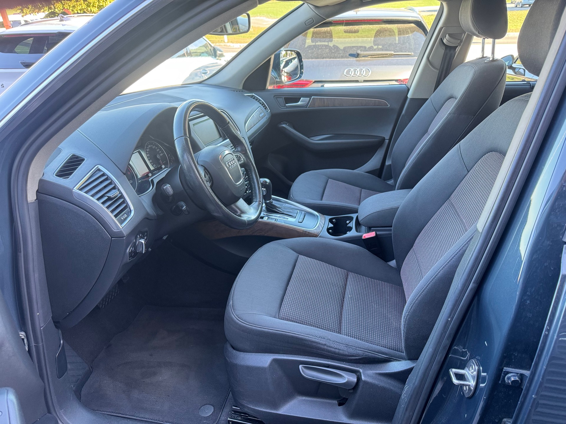 AUDI Q5 2.0 TFSI quattro S-tronic-image-1