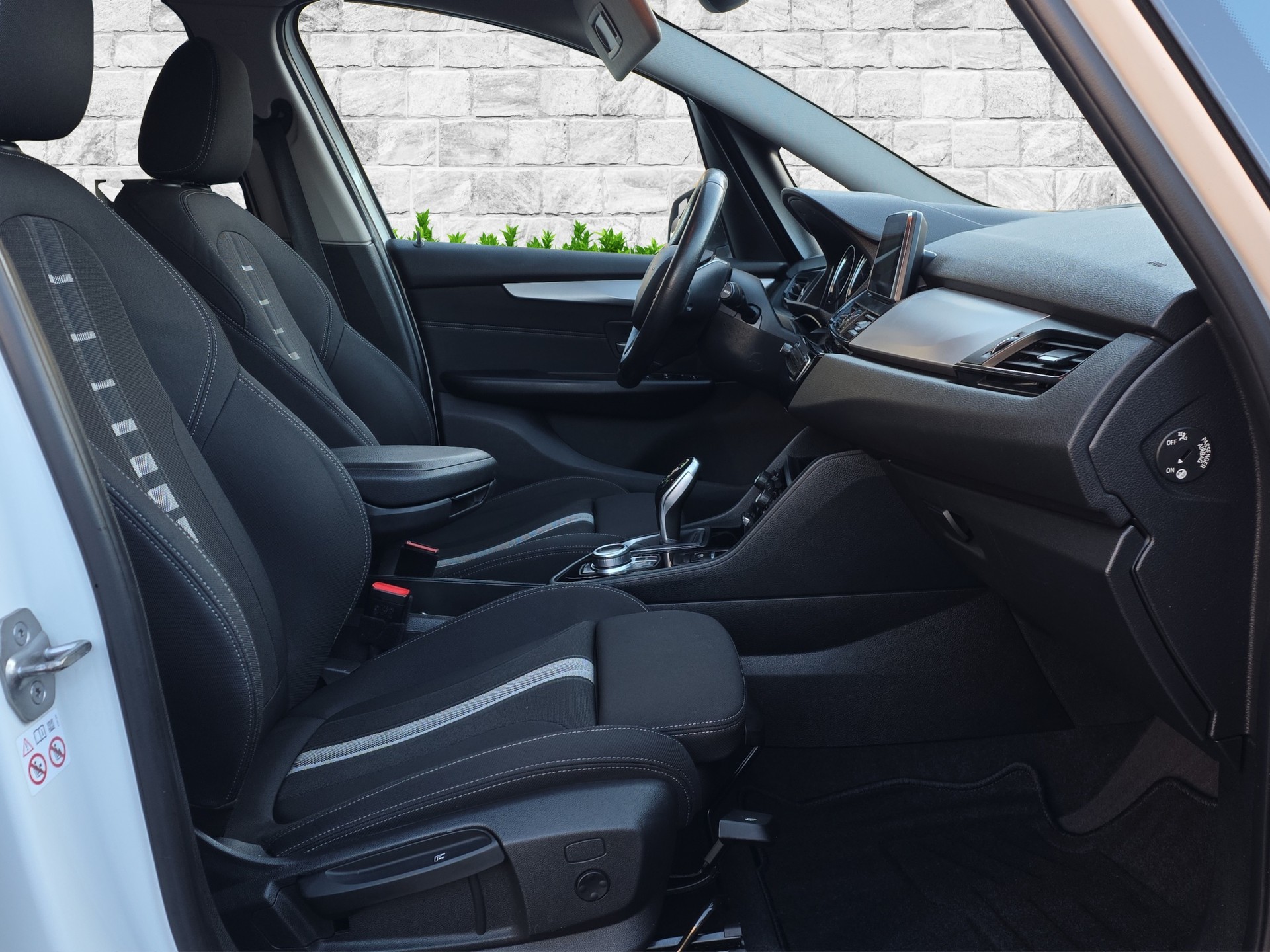 BMW 218d xDrive Gran Tourer Swiss Adv. Sport Stept.-image-12
