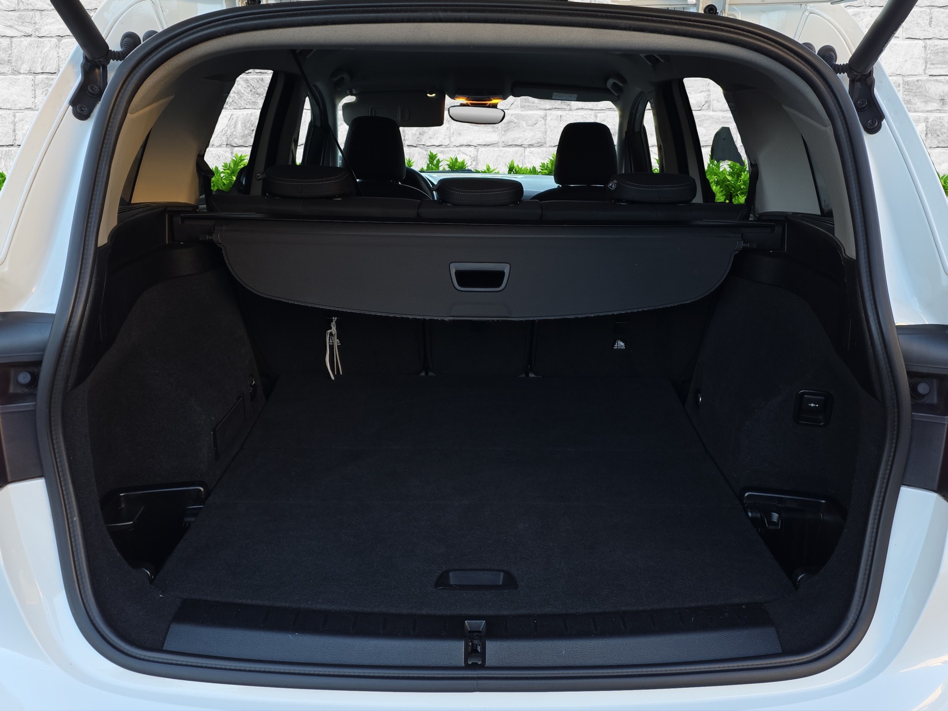BMW 218d xDrive Gran Tourer Swiss Adv. Sport Stept.-image-14
