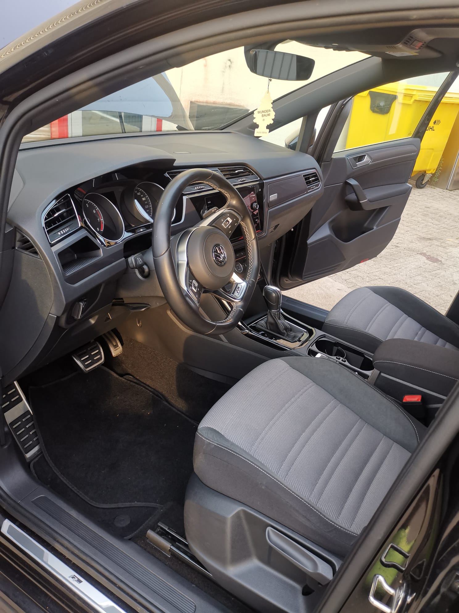 VW Touran 1.5 TSI EVO Highline DSG R-line ** 7-Sitzer ** Ab MFK & Service ** Top-Ausstattung **-image-1
