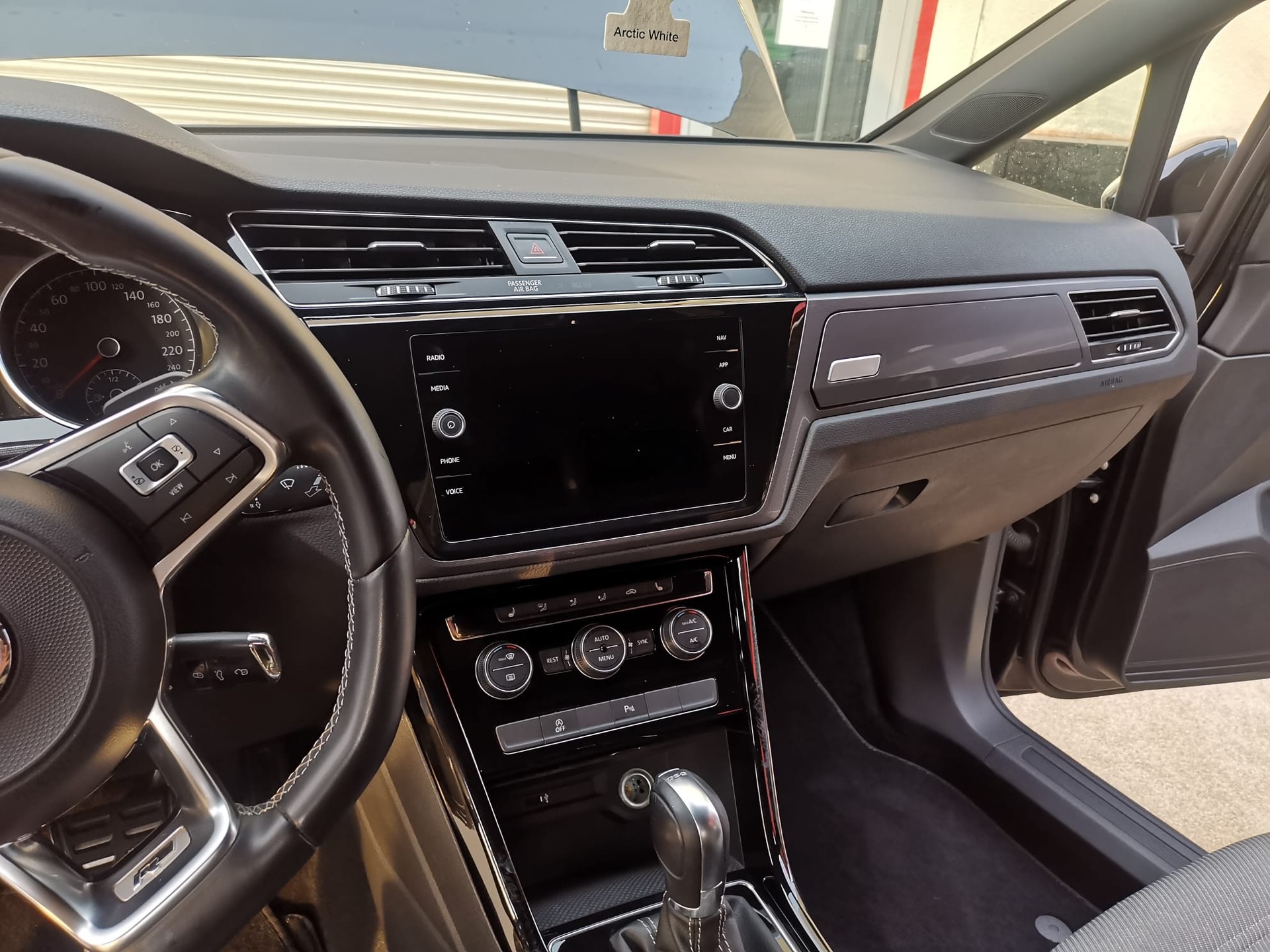 VW Touran 1.5 TSI EVO Highline DSG R-line ** 7-Sitzer ** Ab MFK & Service ** Top-Ausstattung **-image-3