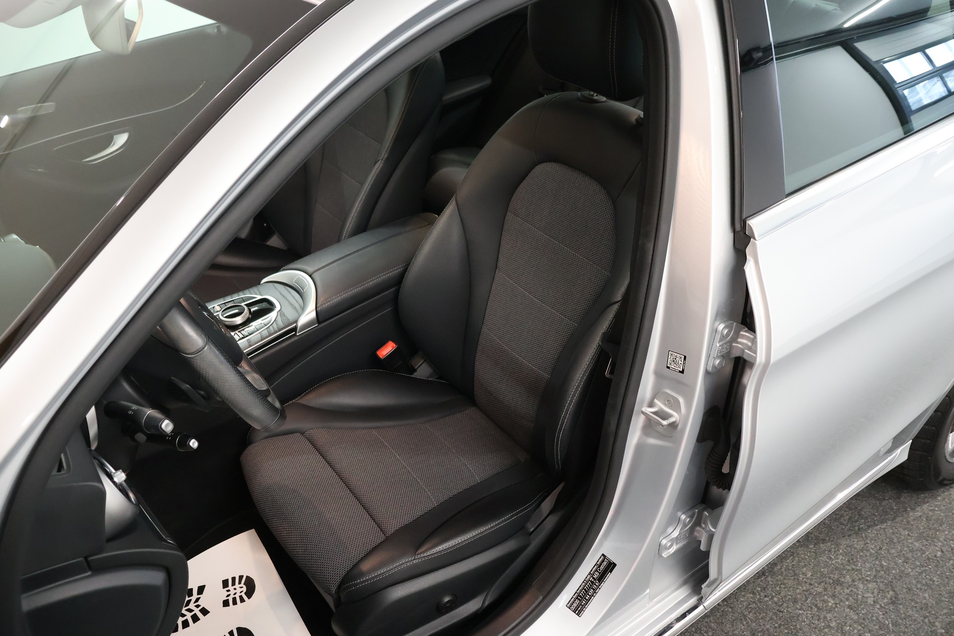 MERCEDES-BENZ C 200 Avantgarde 4Matic 7G-Tronic-image-9