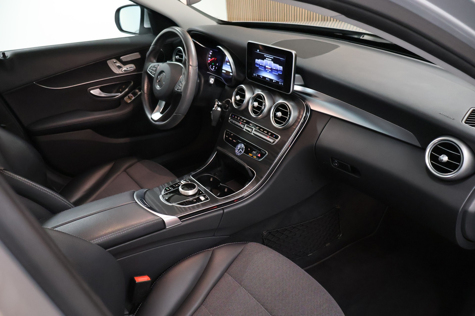 MERCEDES-BENZ C 200 Avantgarde 4Matic 7G-Tronic-image-14