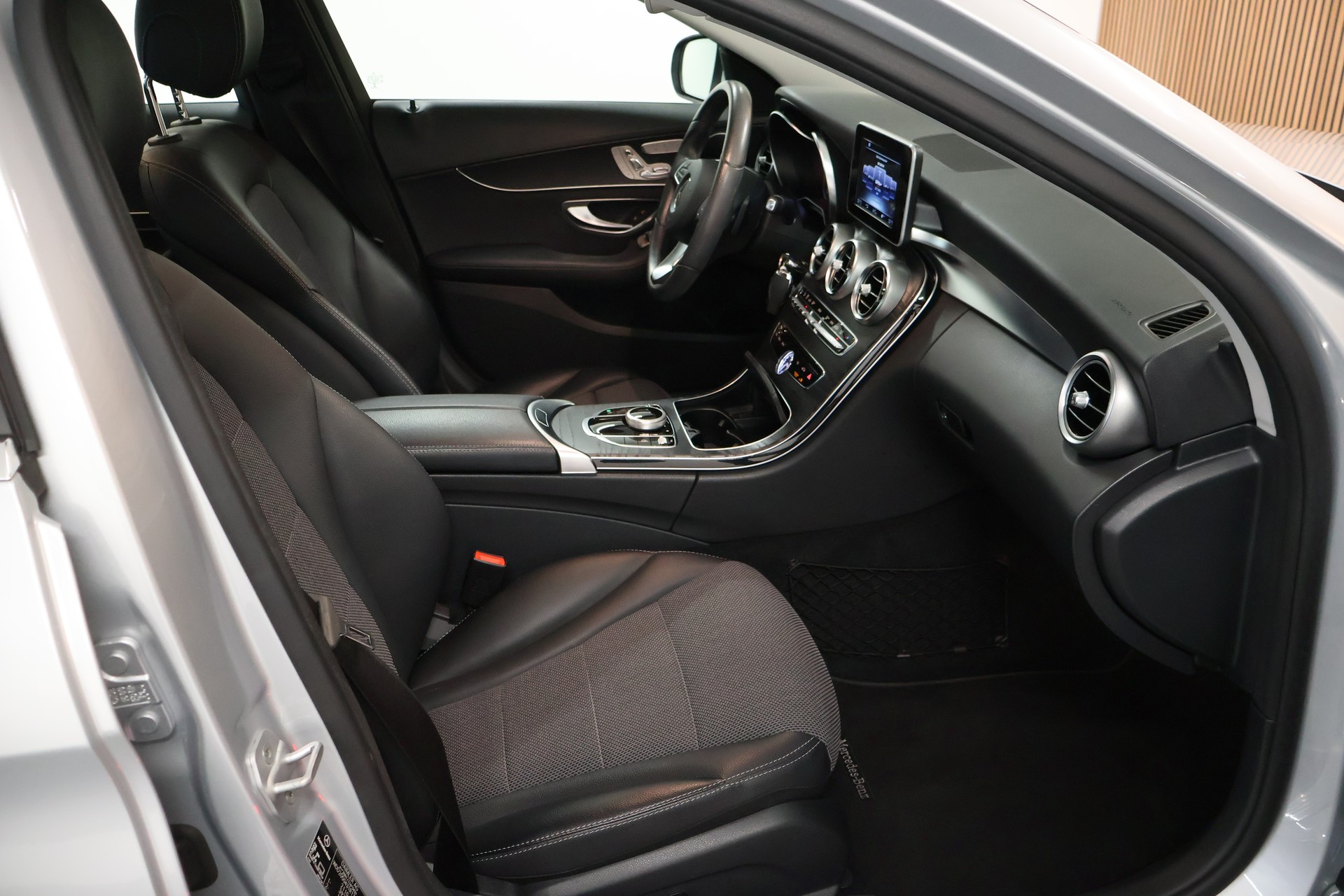 MERCEDES-BENZ C 200 Avantgarde 4Matic 7G-Tronic-image-13