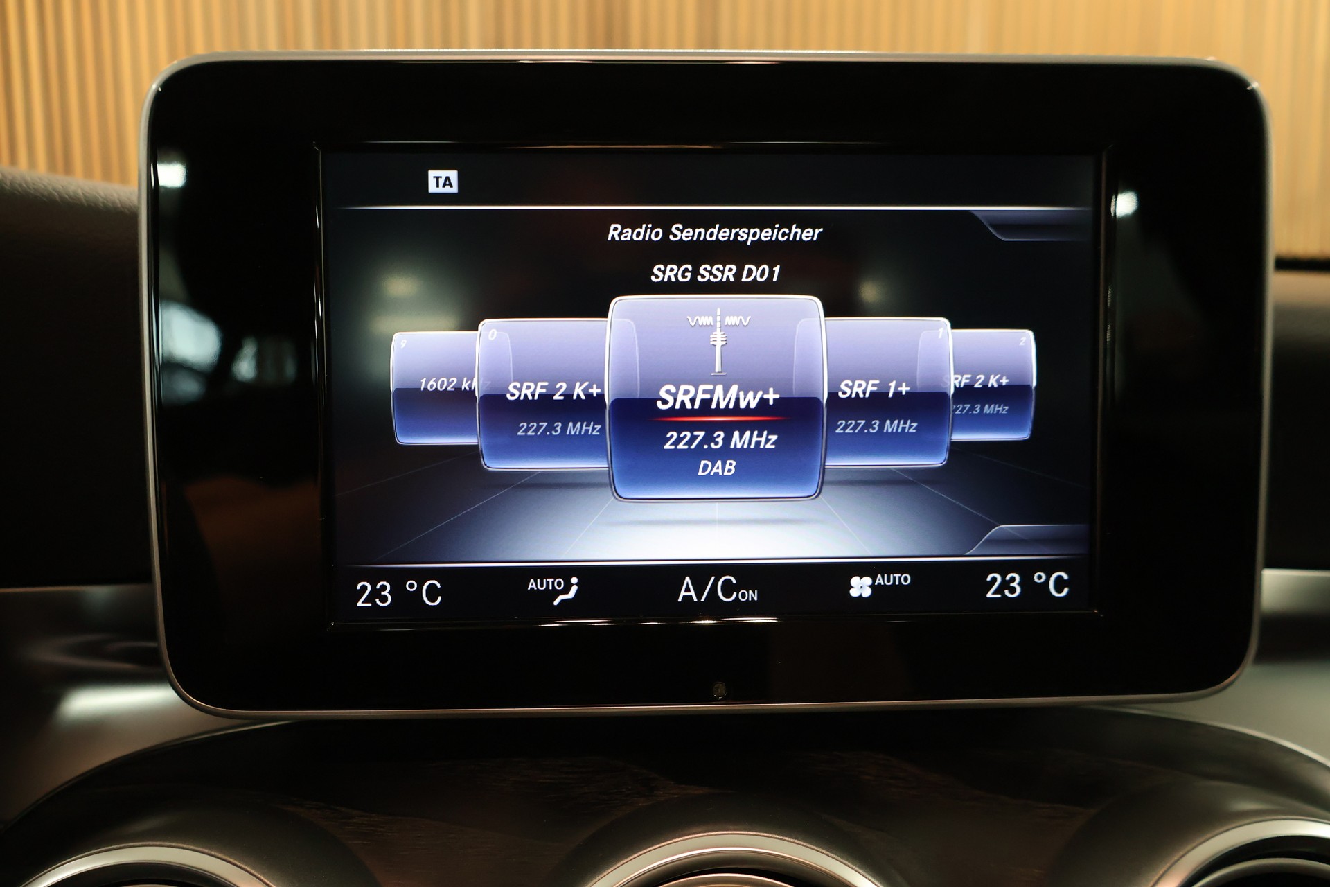 MERCEDES-BENZ C 200 Avantgarde 4Matic 7G-Tronic-image-21