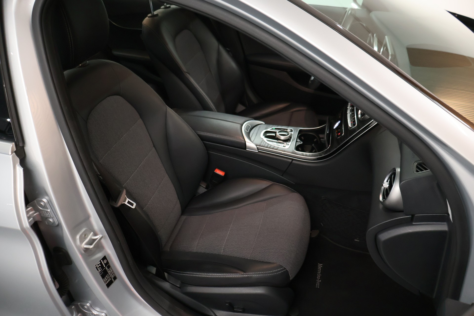 MERCEDES-BENZ C 200 Avantgarde 4Matic 7G-Tronic-image-15