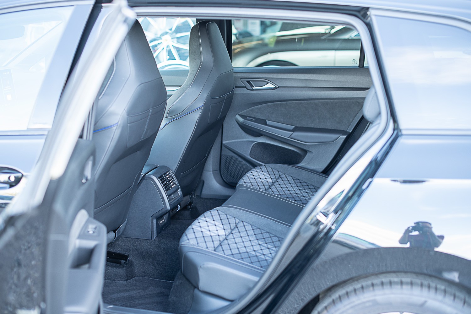 VW Golf Variant 2.0 R-Line 4 Motion DSG-image-10