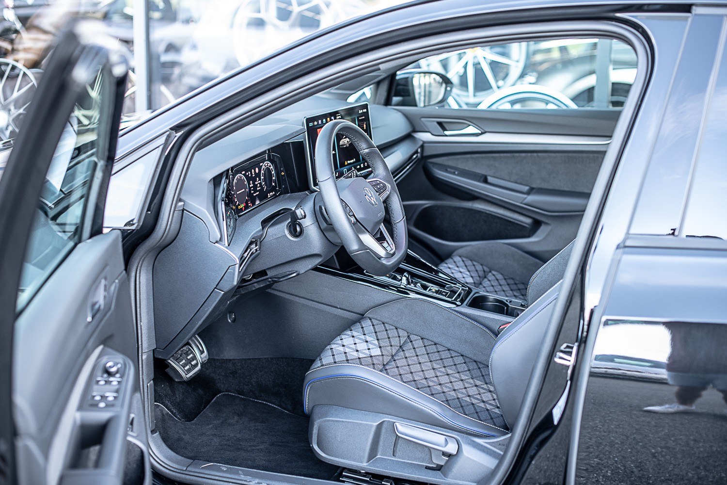 VW Golf Variant 2.0 R-Line 4 Motion DSG-image-11