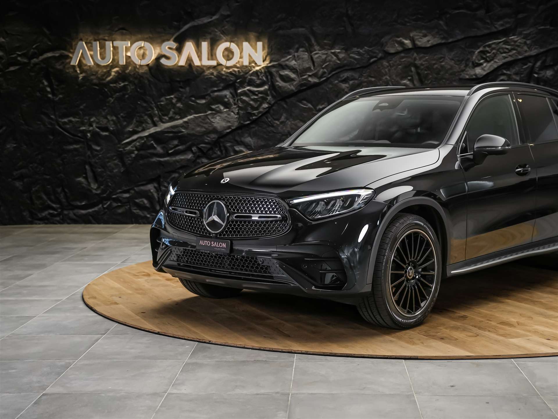 MERCEDES-BENZ GLC 300 4Matic AMG Line 9G-Tronic-image-14