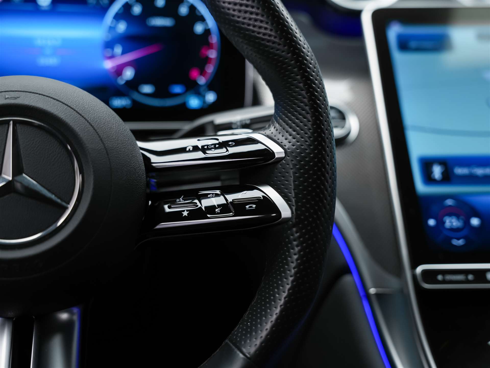 MERCEDES-BENZ GLC 300 4Matic AMG Line 9G-Tronic-image-28