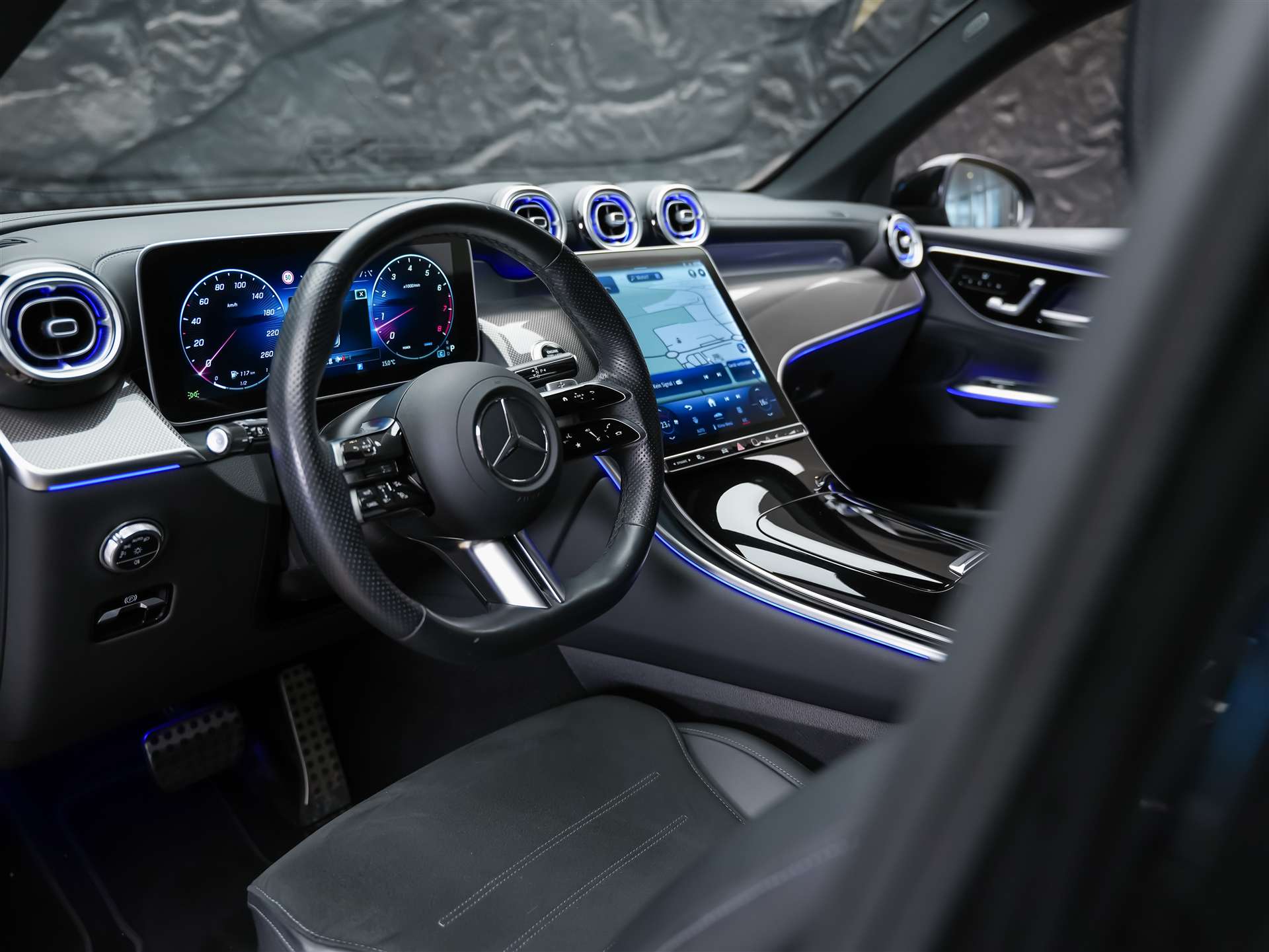 MERCEDES-BENZ GLC 300 4Matic AMG Line 9G-Tronic-image-8